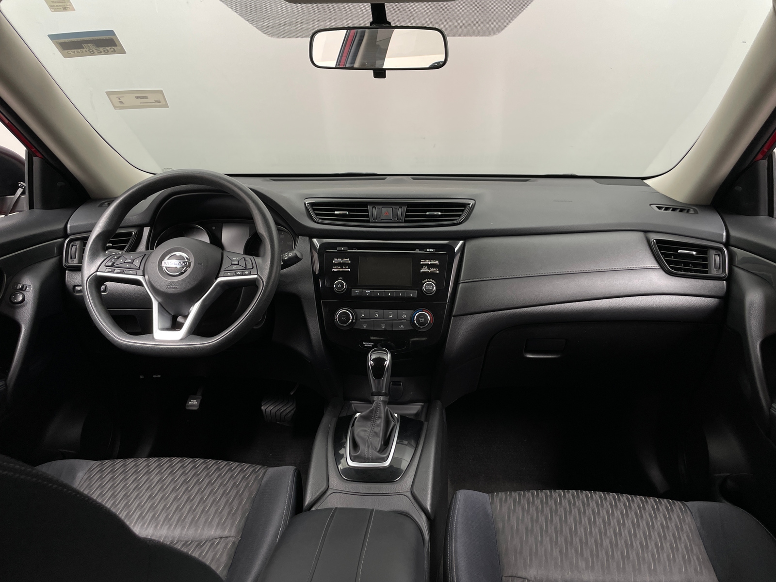 Thumbnail: 2017 Nissan Rogue - 3
