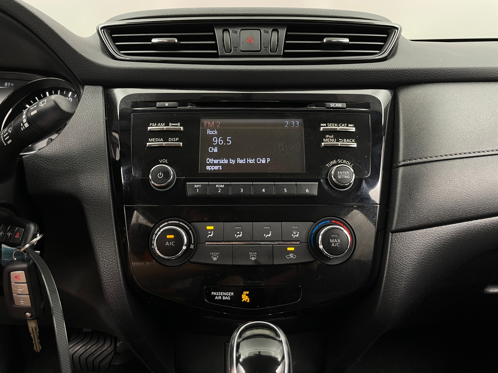 Thumbnail: 2017 Nissan Rogue - 4