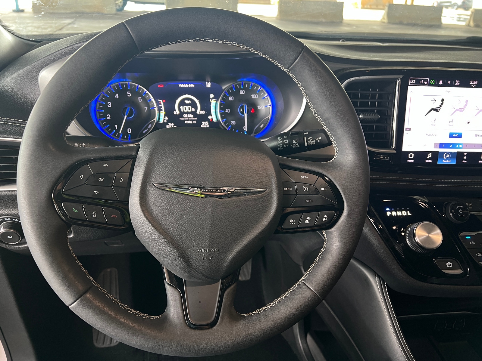 Thumbnail: 2022 Chrysler Pacifica - 4