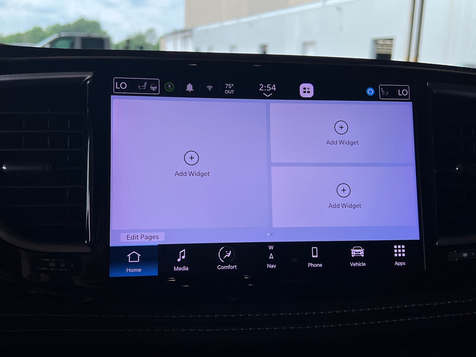 Thumbnail: 2022 Chrysler Pacifica - 3