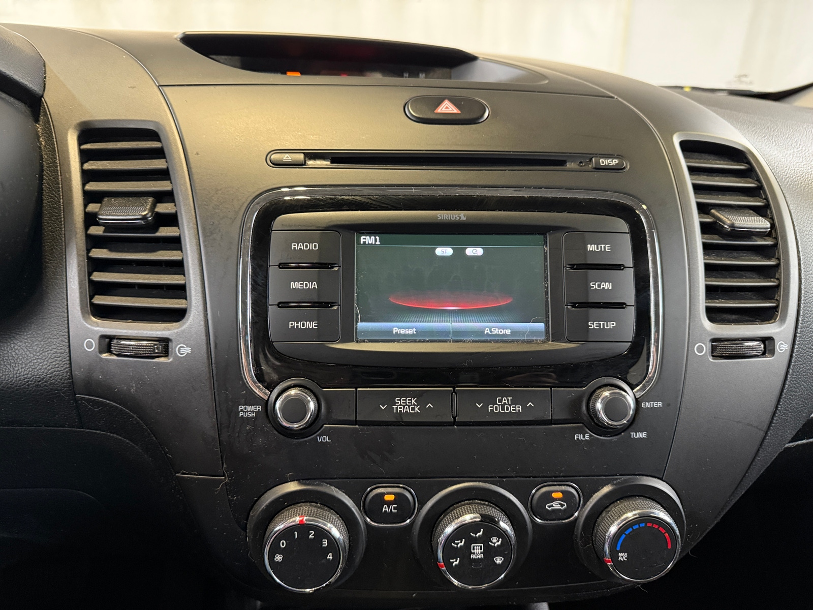 Thumbnail: 2017 Kia Forte - 4