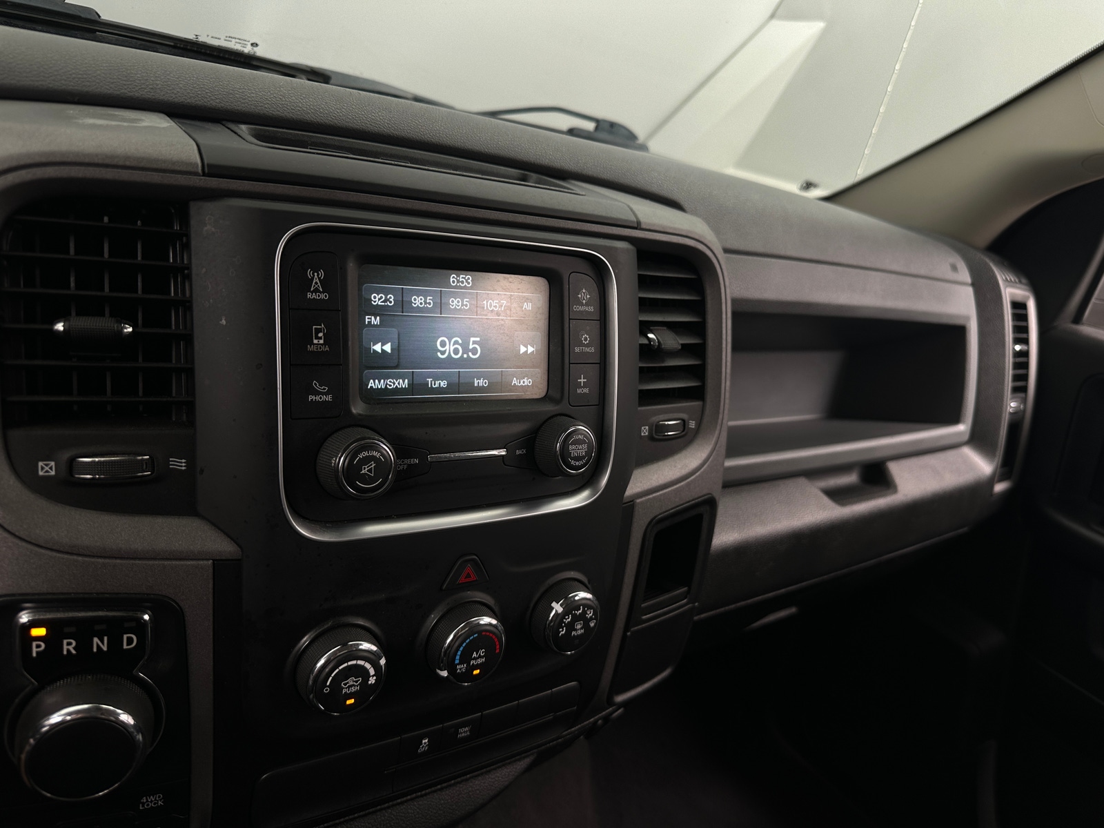 Thumbnail: 2019 RAM 1500 Classic - 3