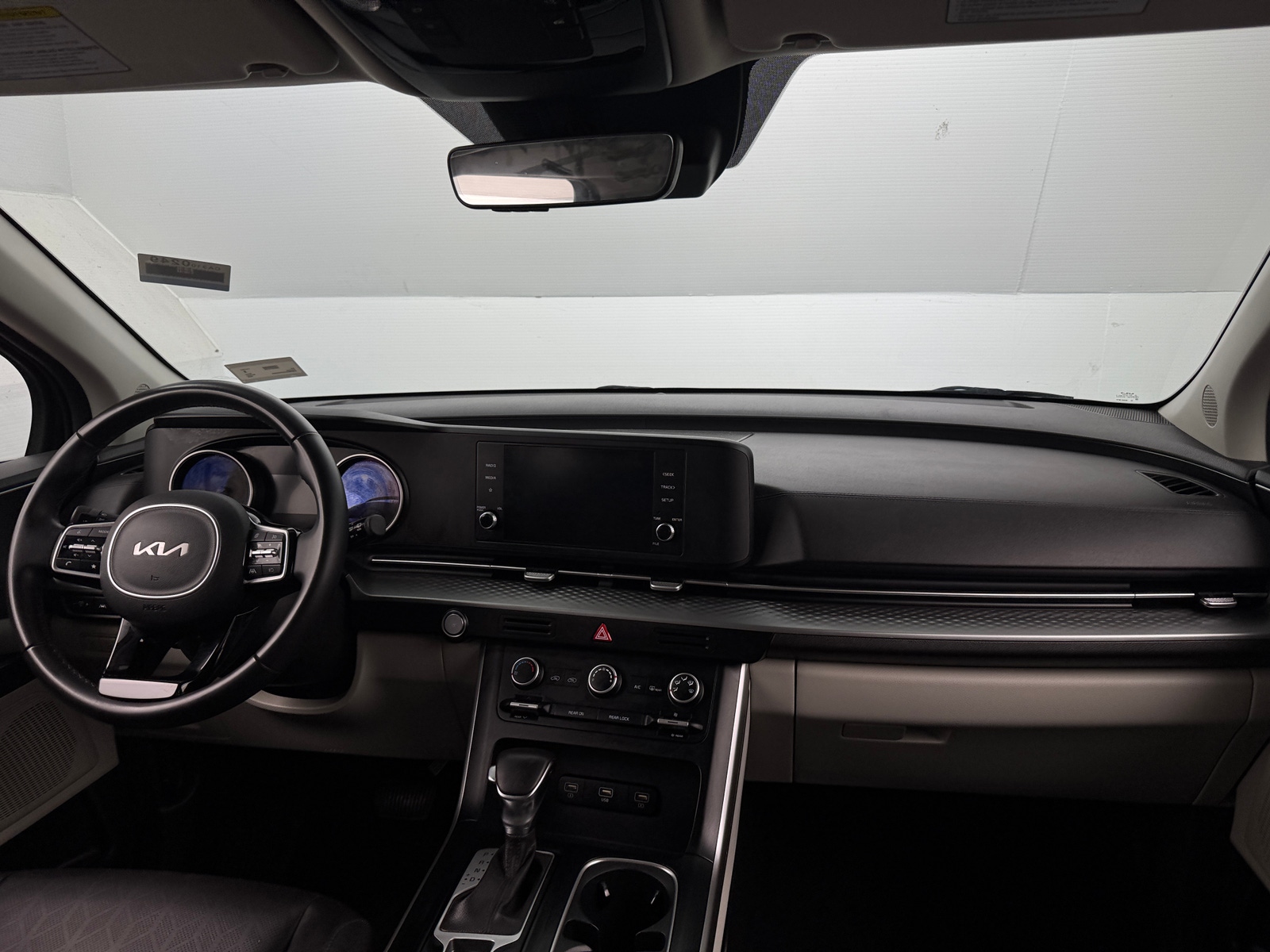 Thumbnail: 2023 Kia Carnival - 2