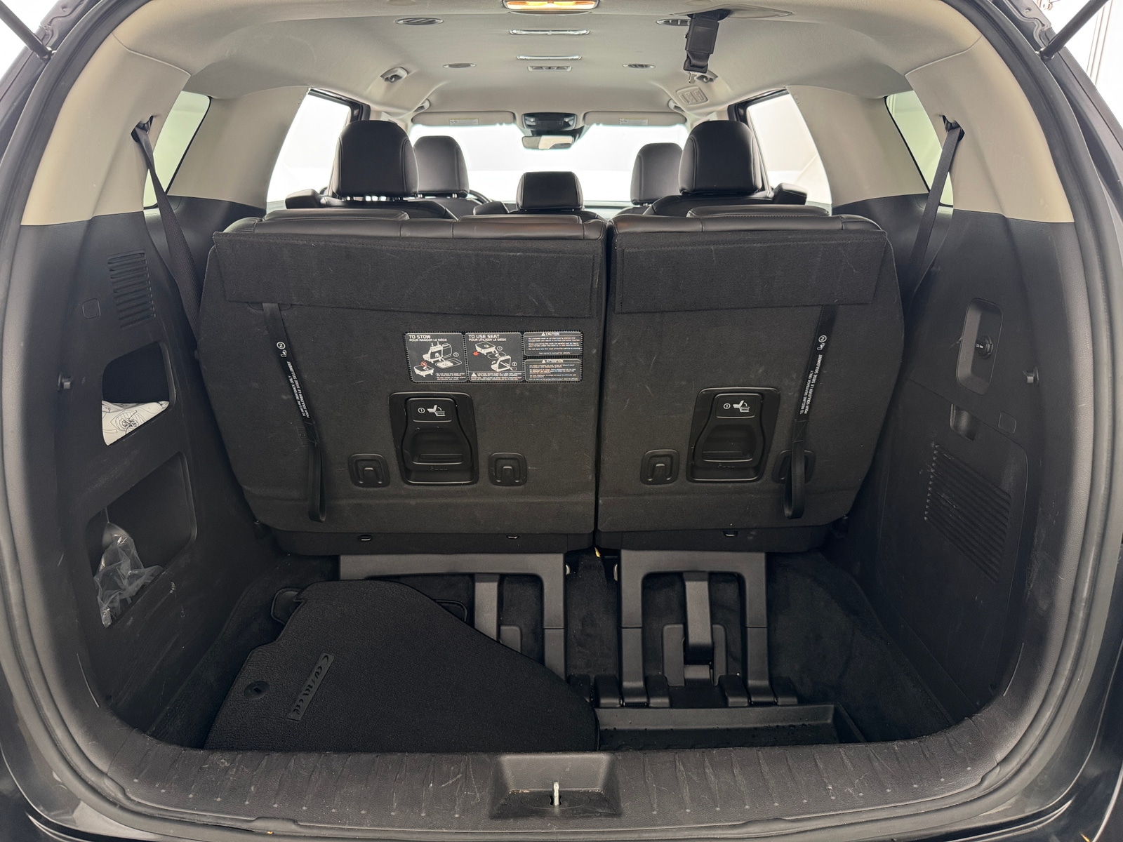 Thumbnail: 2023 Kia Carnival - 6