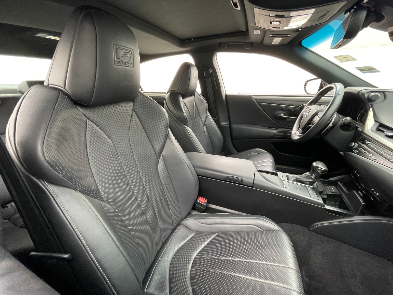 Thumbnail: 2019 Lexus ES - 2