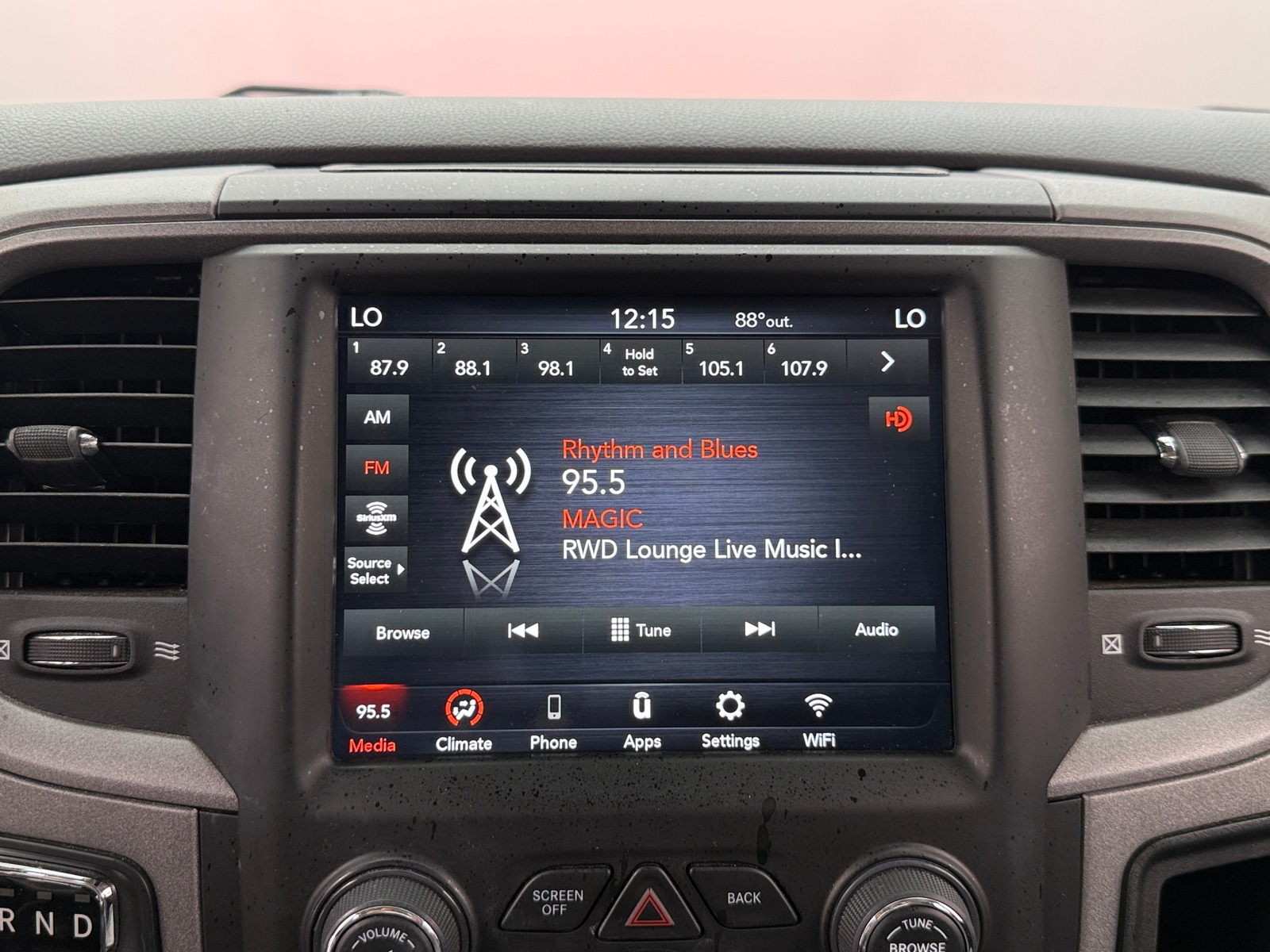 Thumbnail: 2020 RAM 1500 Classic - 3