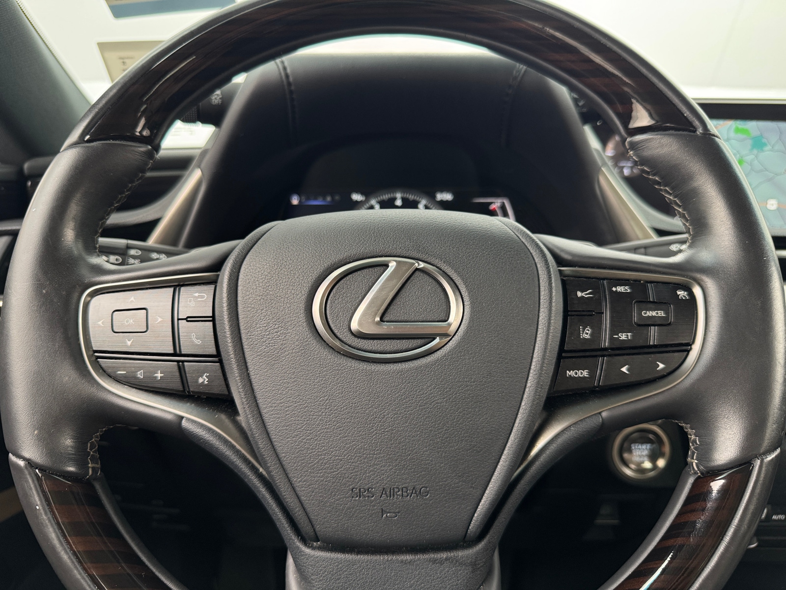 Thumbnail: 2020 Lexus ES - 4
