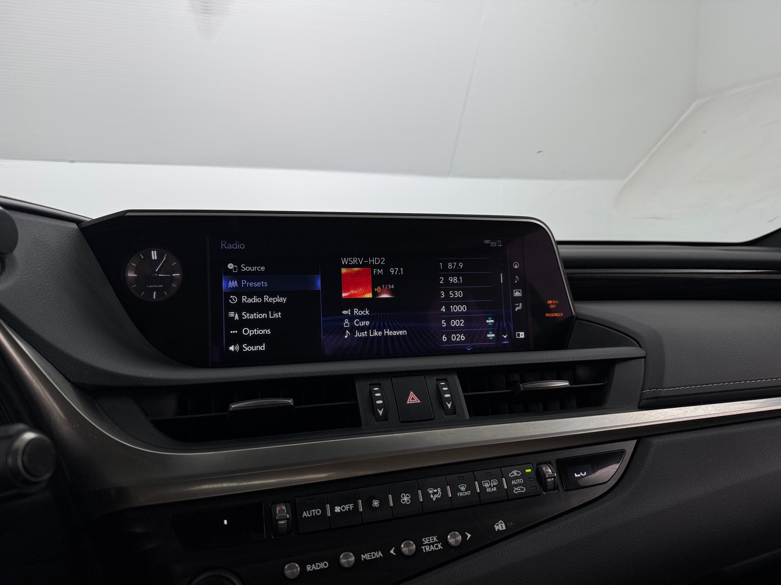 Thumbnail: 2020 Lexus ES - 3