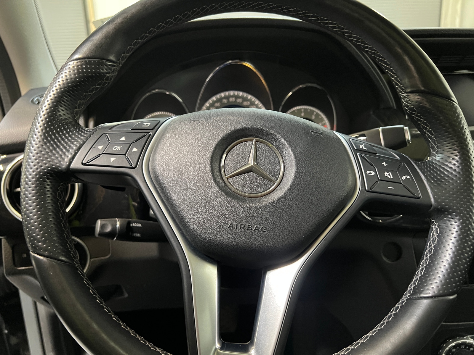 Thumbnail: 2015 Mercedes-Benz GLK - 4