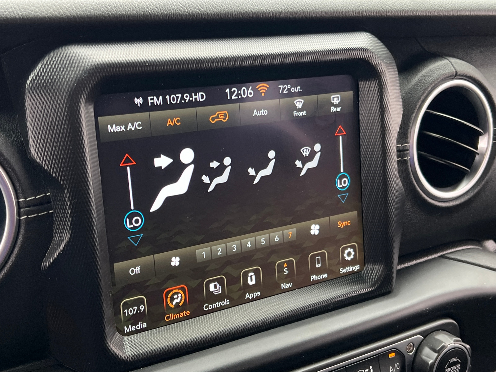 Thumbnail: 2022 Jeep Wrangler - 3
