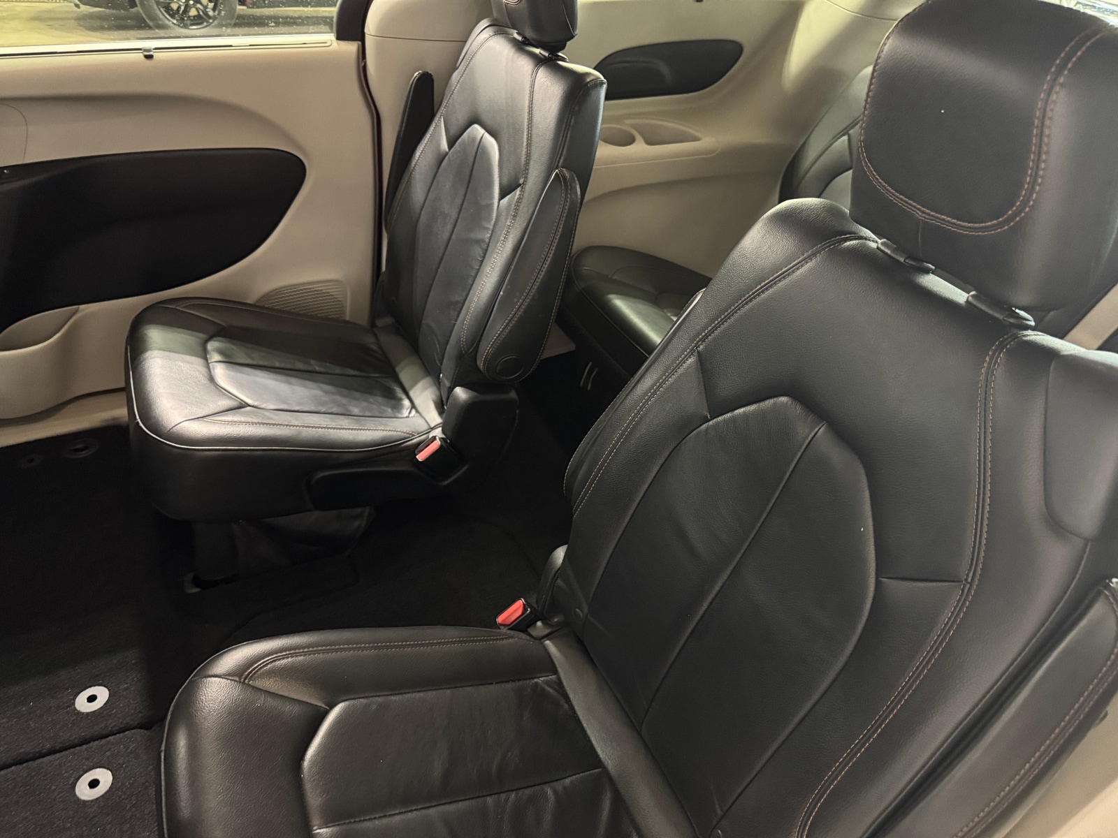 Thumbnail: 2017 Chrysler Pacifica - 5