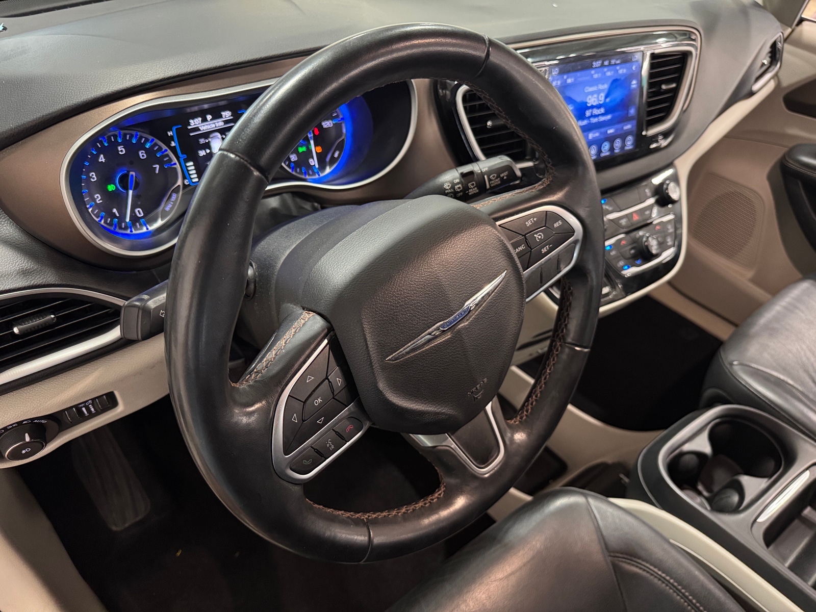 Thumbnail: 2017 Chrysler Pacifica - 2