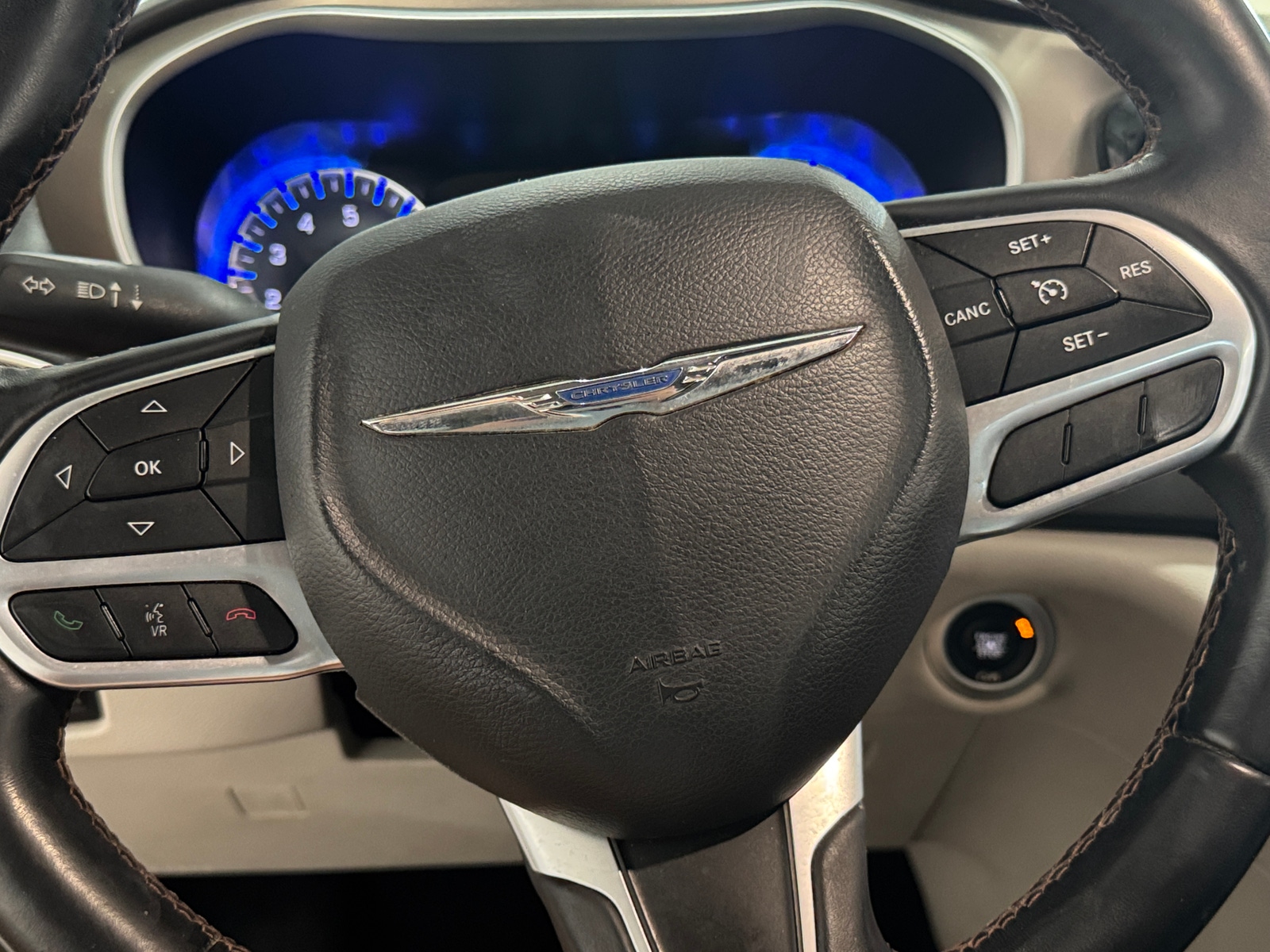Thumbnail: 2017 Chrysler Pacifica - 4