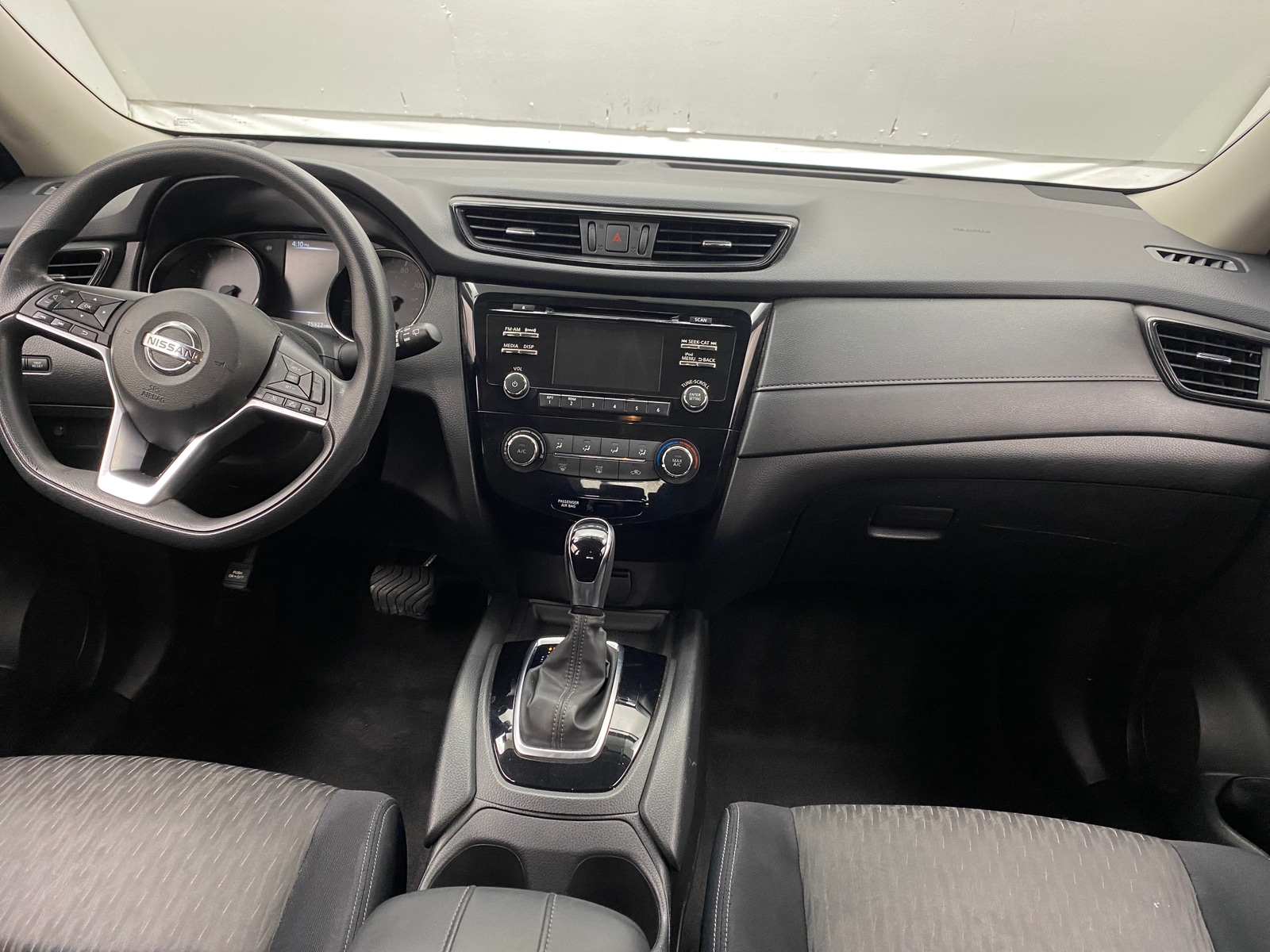 Thumbnail: 2017 Nissan Rogue - 3