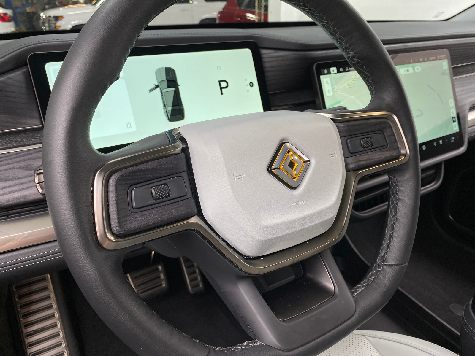 Thumbnail: 2024 Rivian R1S - 4