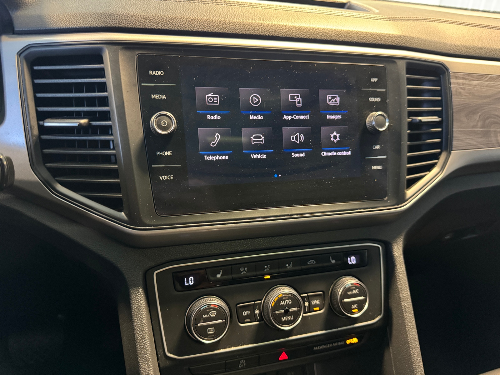 Thumbnail: 2020 Volkswagen Atlas - 3