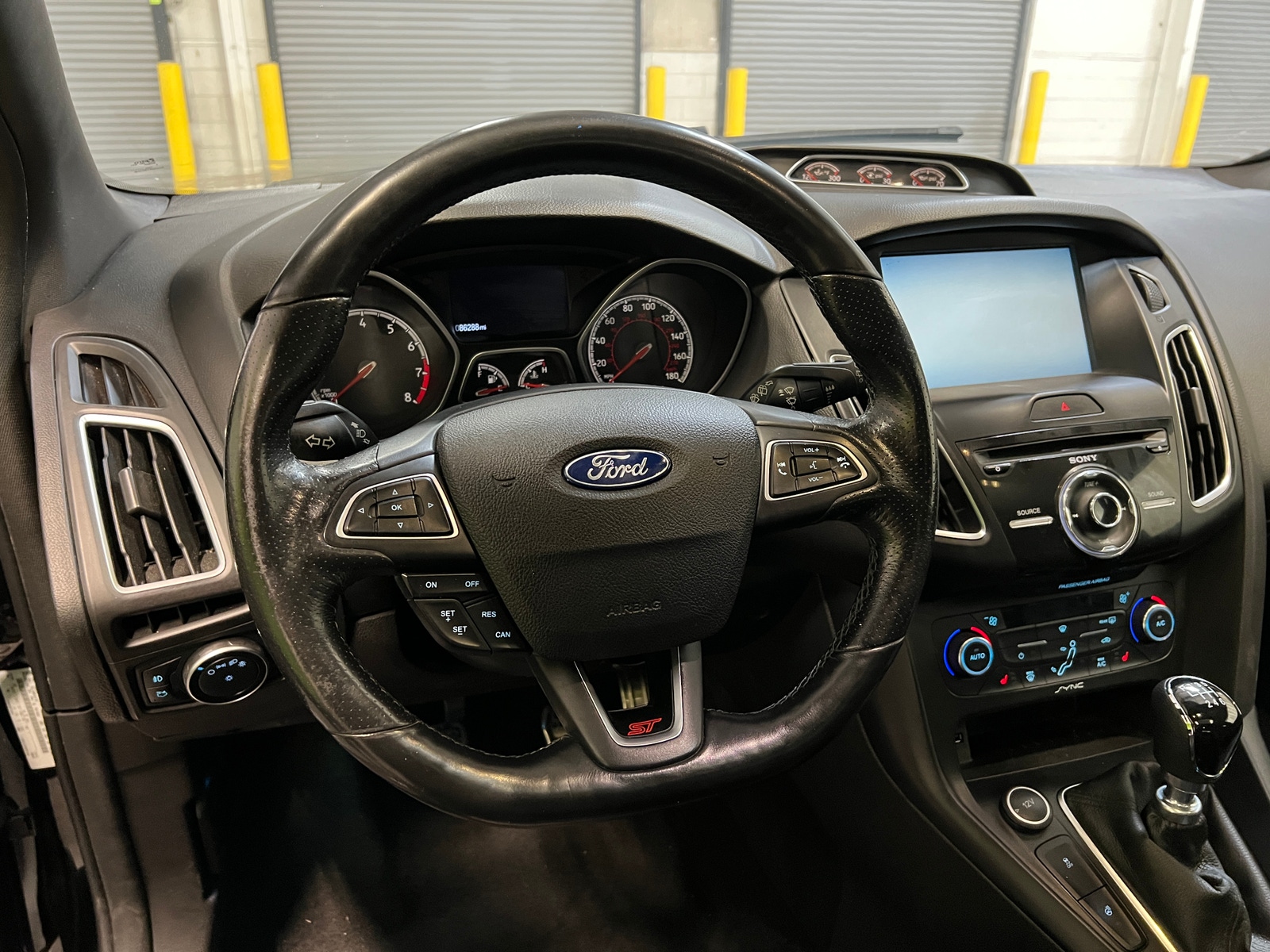Thumbnail: 2015 Ford Focus - 4