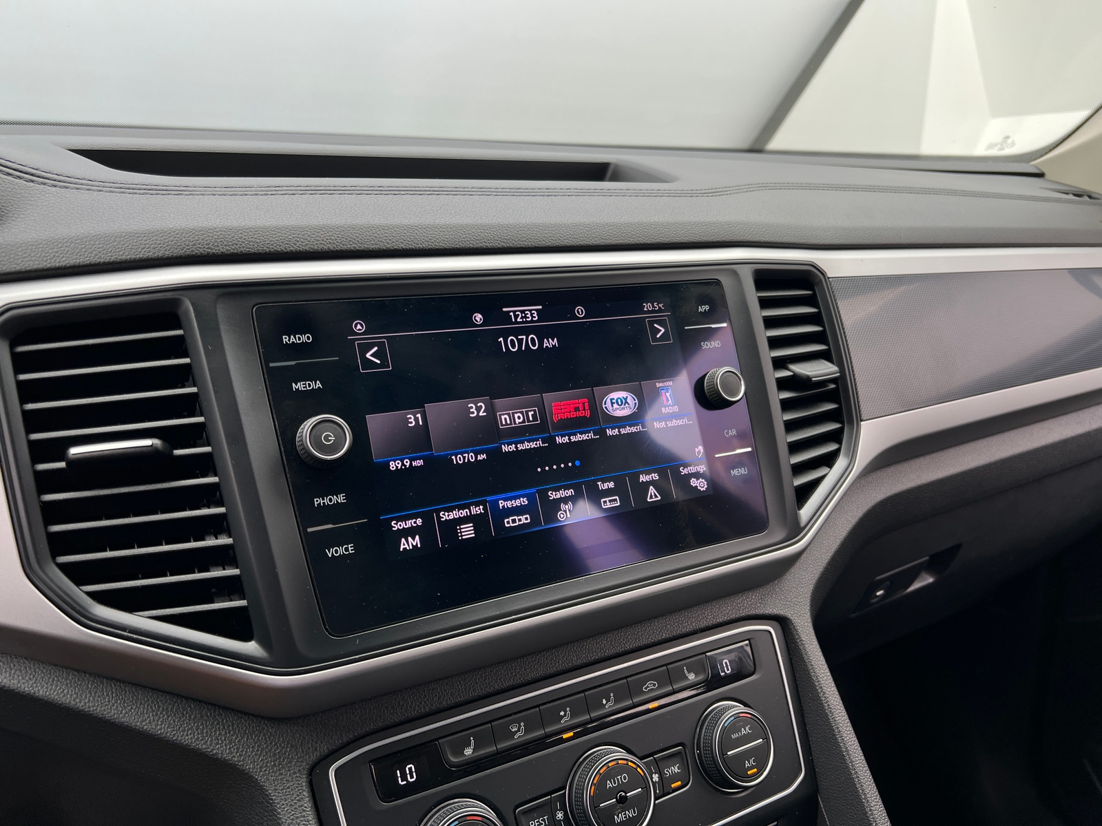 Thumbnail: 2021 Volkswagen Atlas - 3