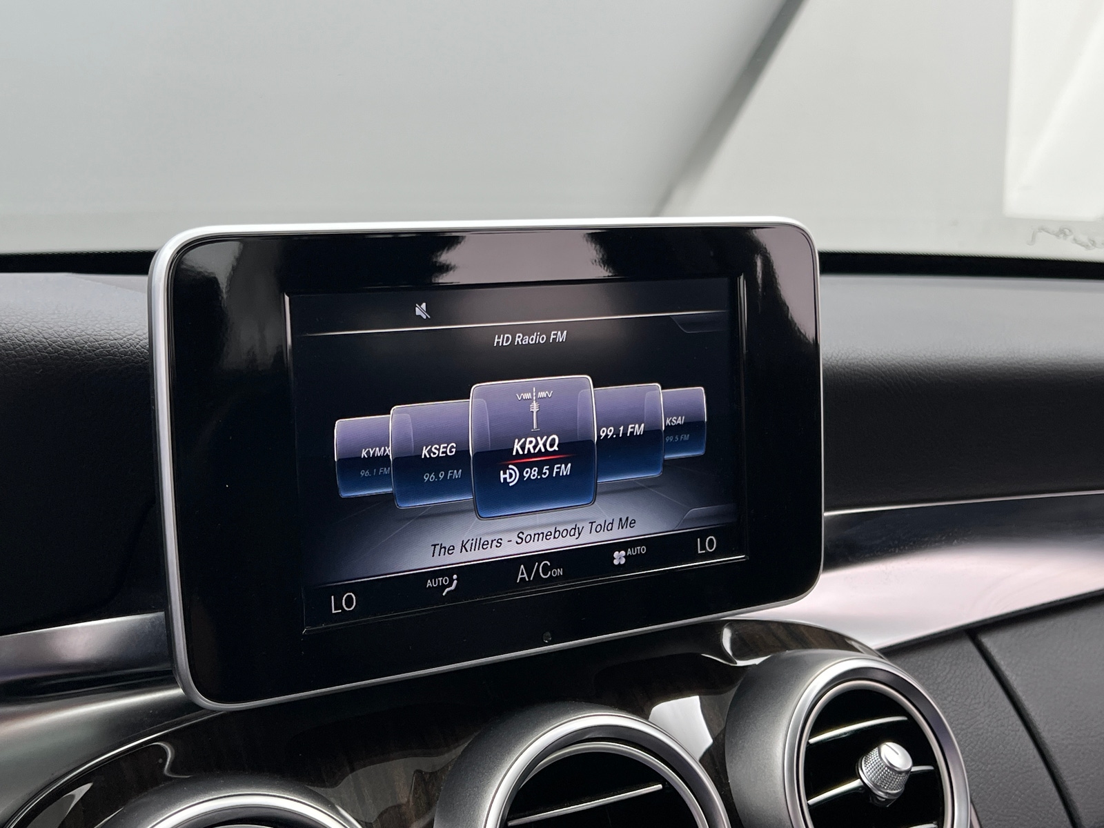 Thumbnail: 2015 Mercedes-Benz C-Class - 3