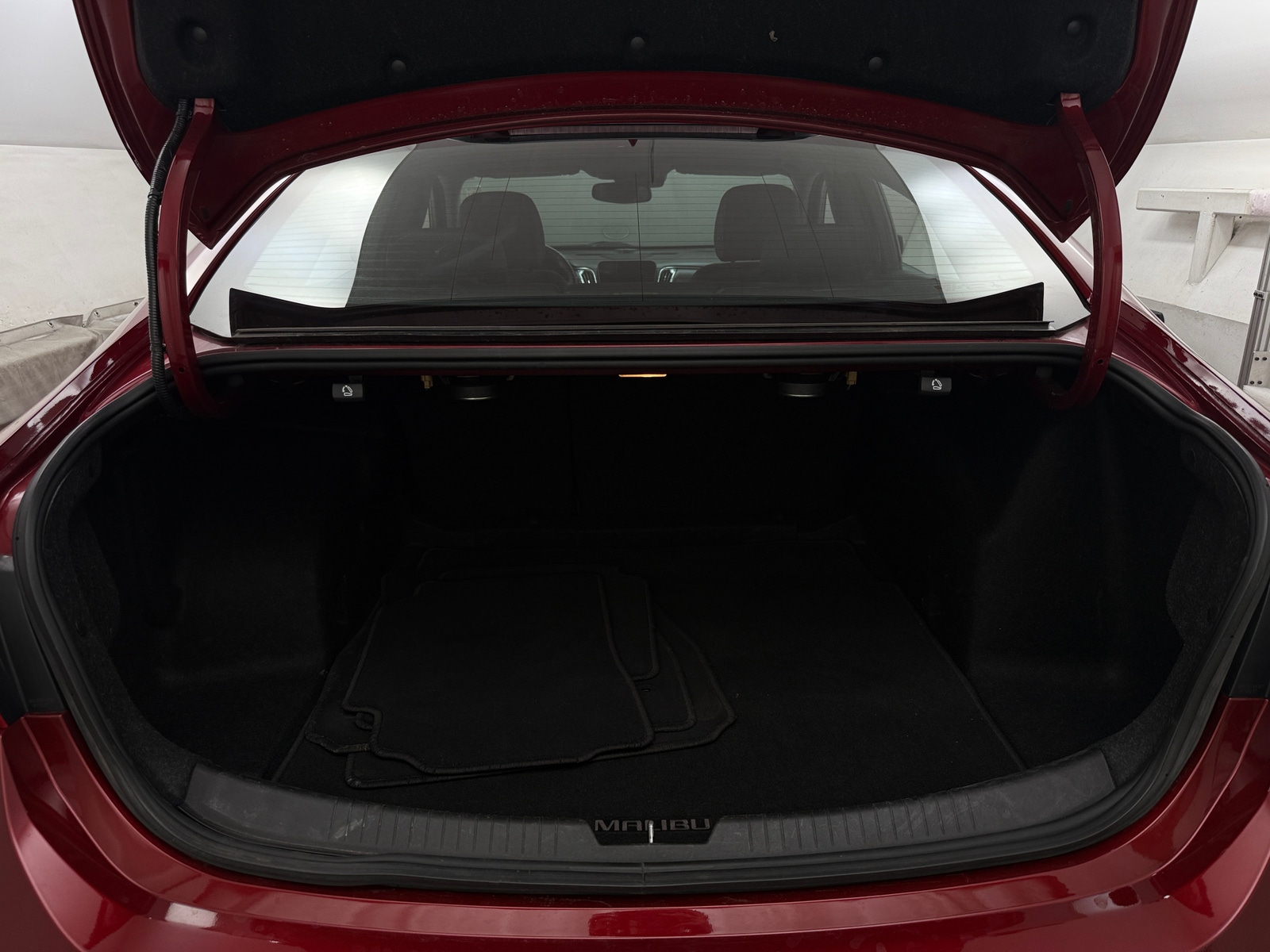 Thumbnail: 2017 Chevrolet Malibu - 6