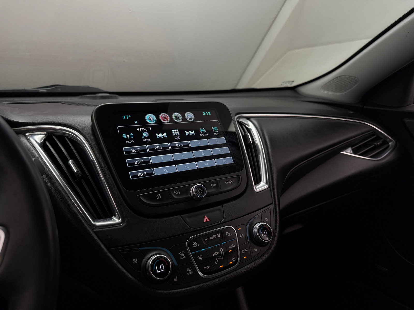 Thumbnail: 2017 Chevrolet Malibu - 3