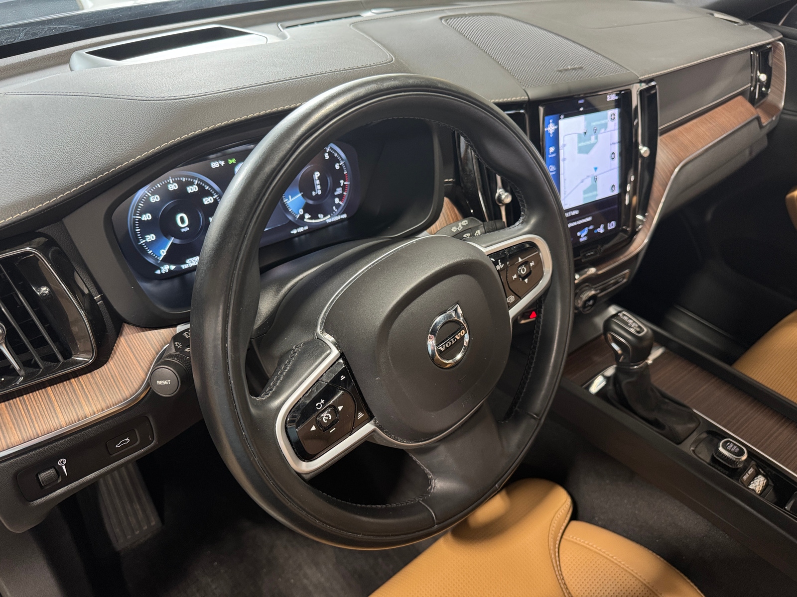 Thumbnail: 2021 Volvo XC60 - 2