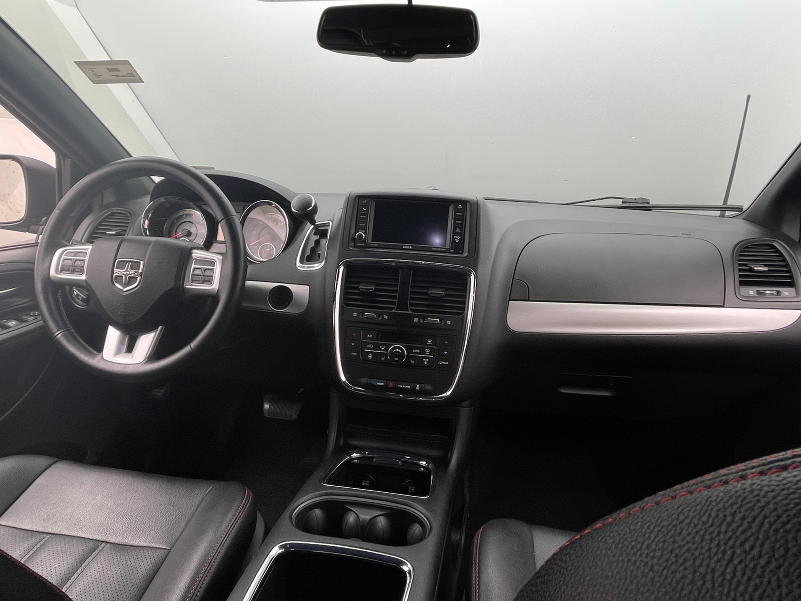 Thumbnail: 2017 Dodge Grand Caravan - 2