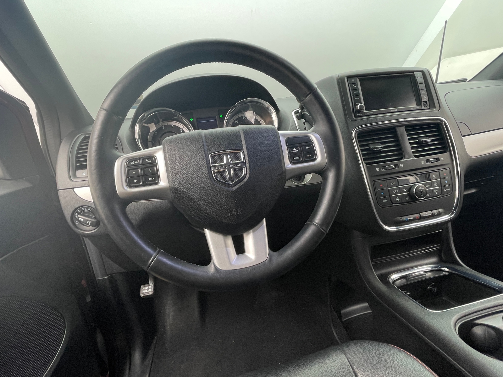 Thumbnail: 2017 Dodge Grand Caravan - 4