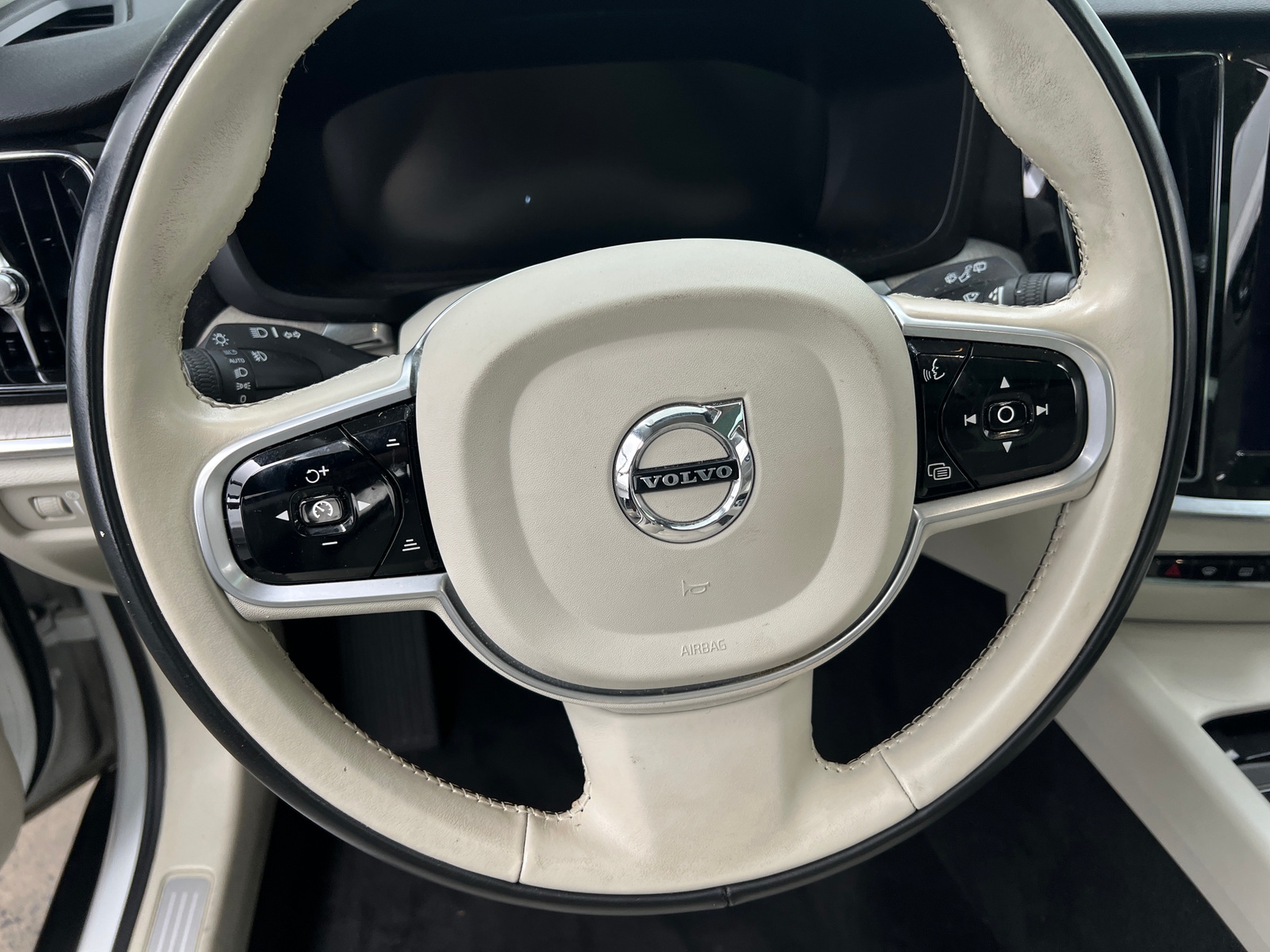 Thumbnail: 2021 Volvo V60 - 4