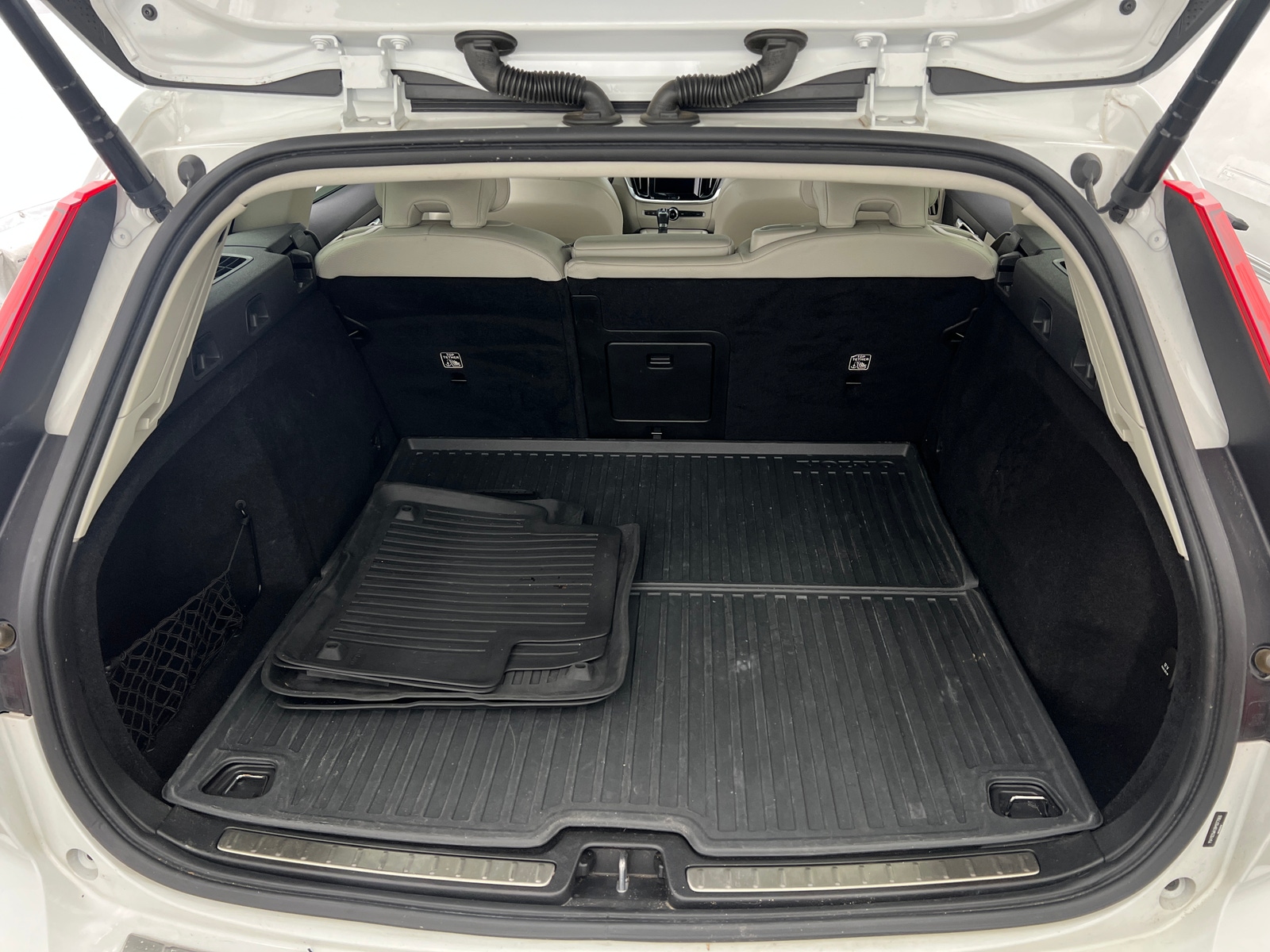 Thumbnail: 2021 Volvo V60 - 6