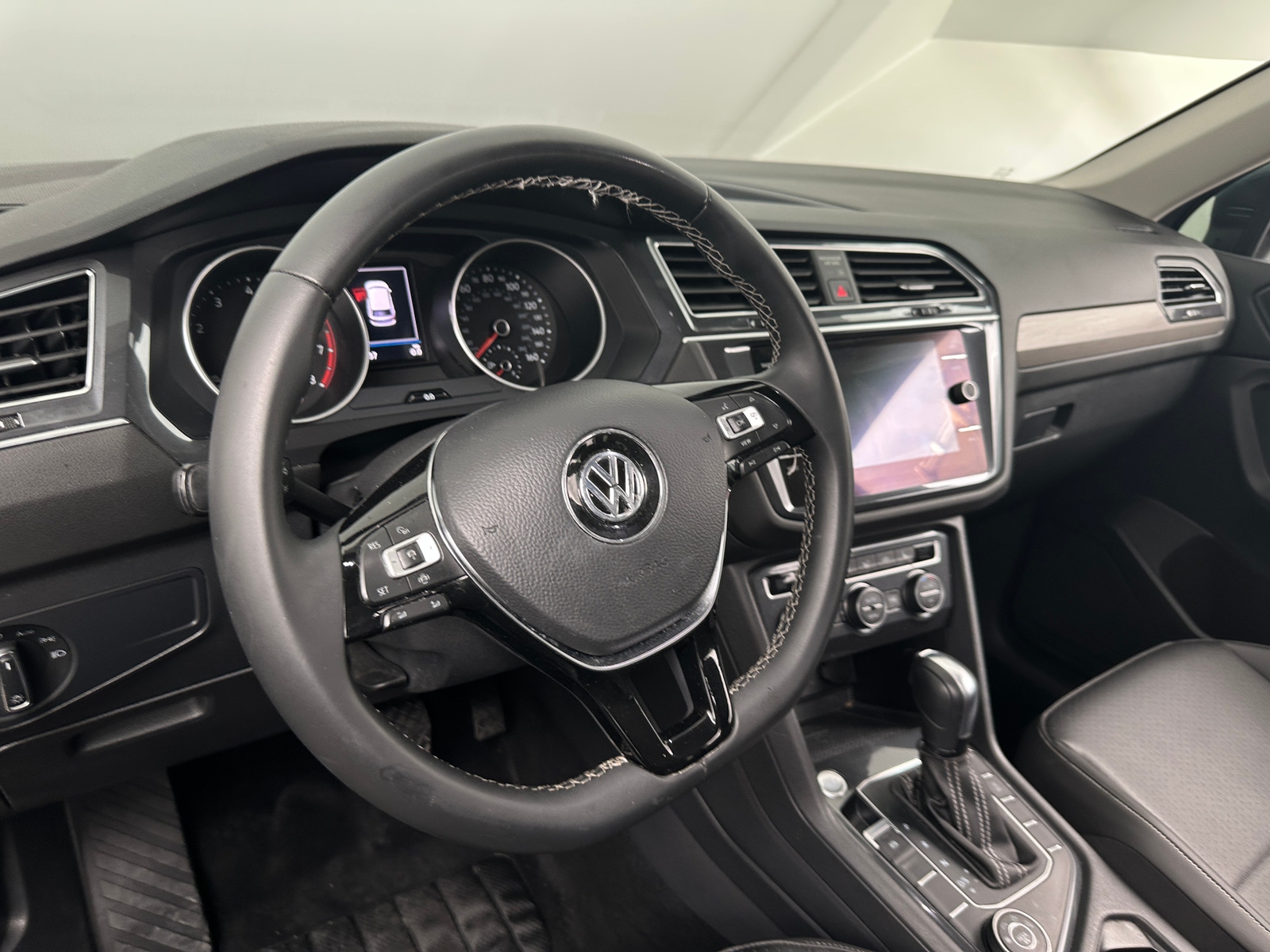 Thumbnail: 2021 Volkswagen Tiguan - 4