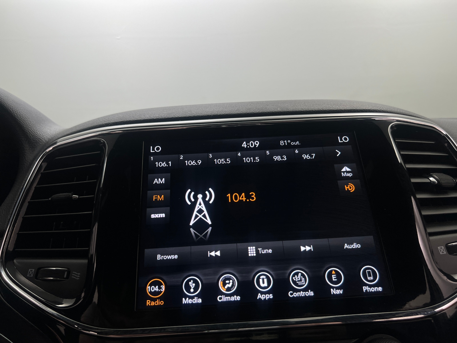 Thumbnail: 2019 Jeep Grand Cherokee - 3