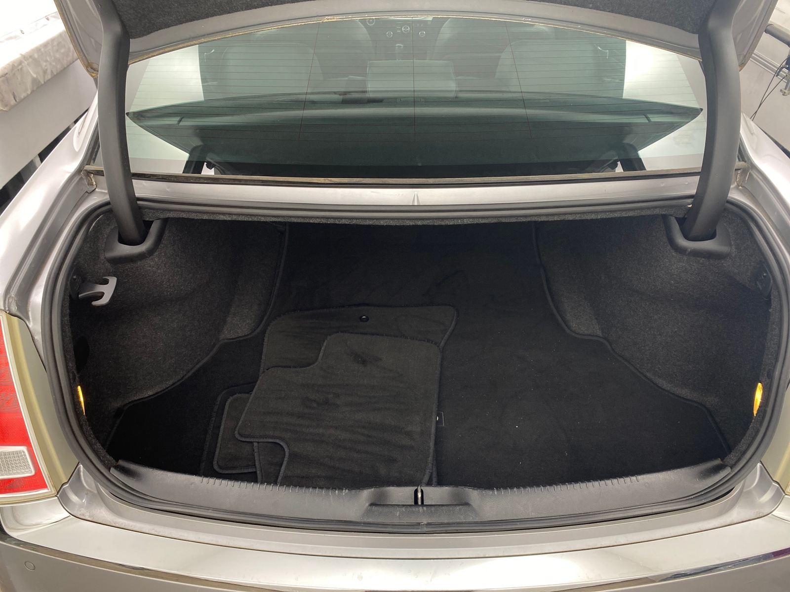 Thumbnail: 2011 Chrysler 300 - 6