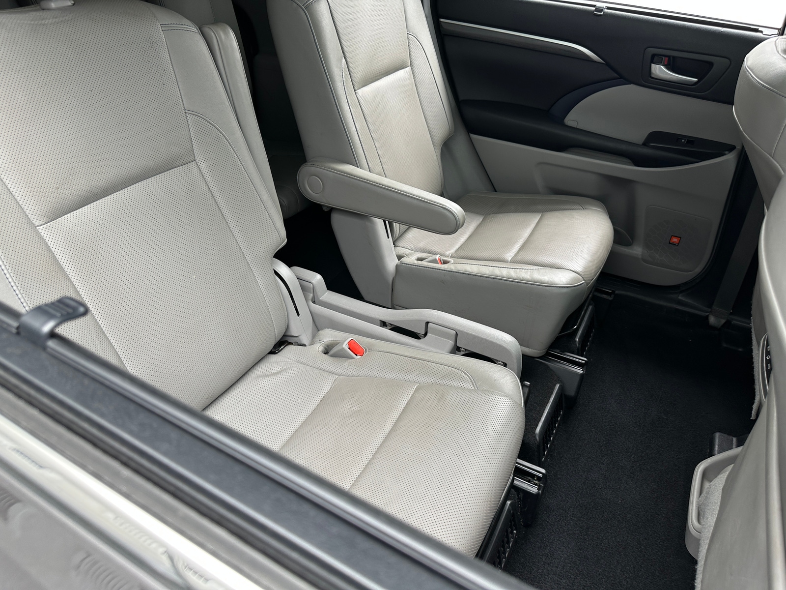 Thumbnail: 2017 Toyota Highlander - 5