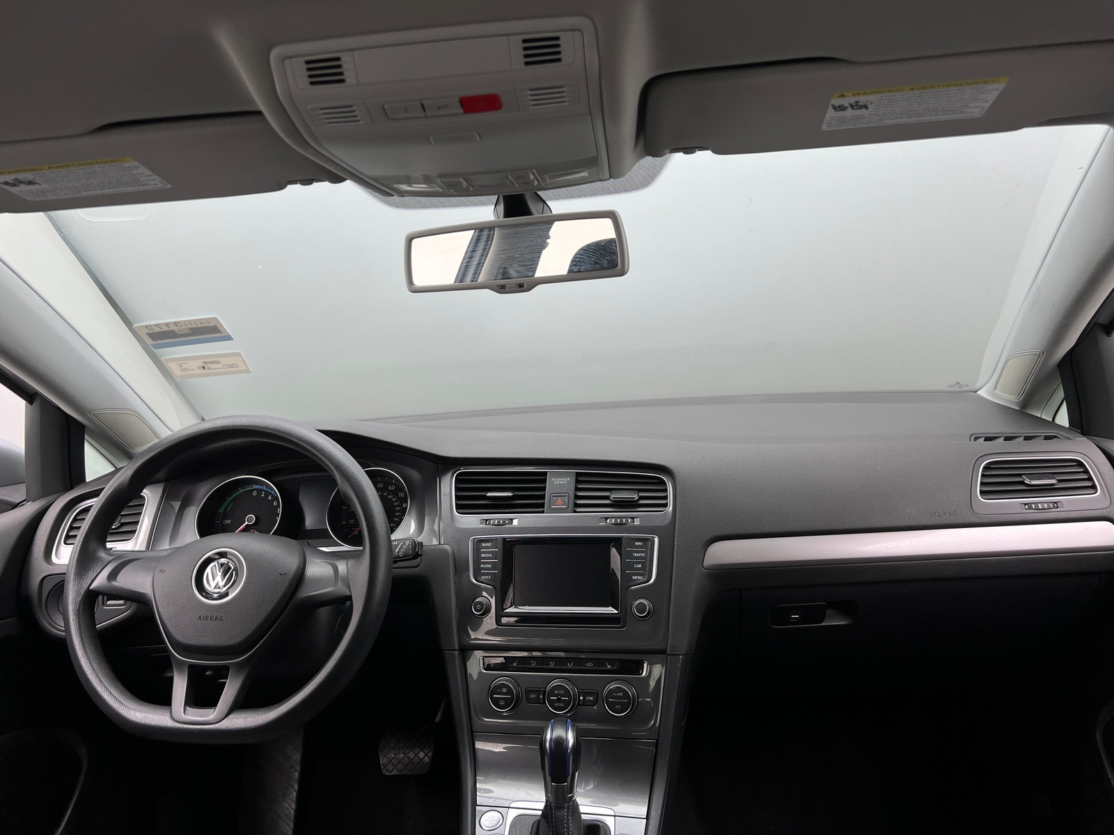 Thumbnail: 2015 Volkswagen e-Golf - 3