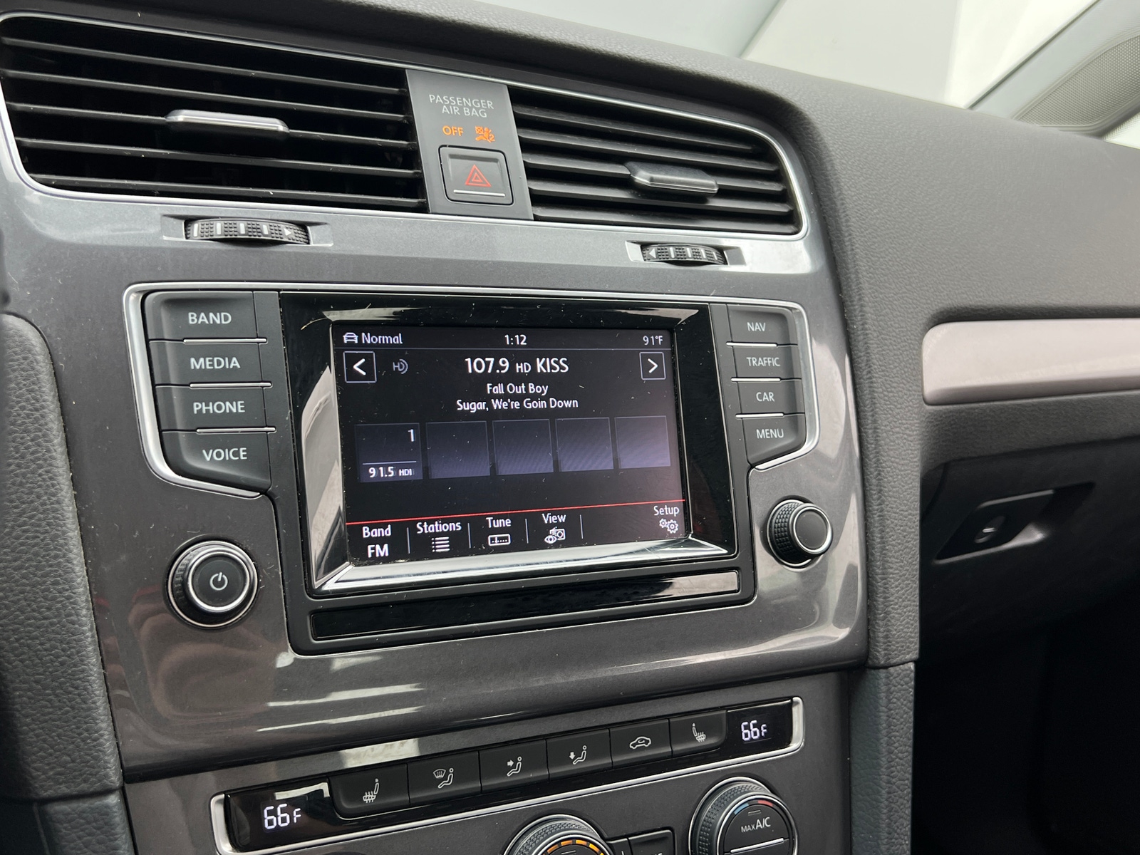 Thumbnail: 2015 Volkswagen e-Golf - 4