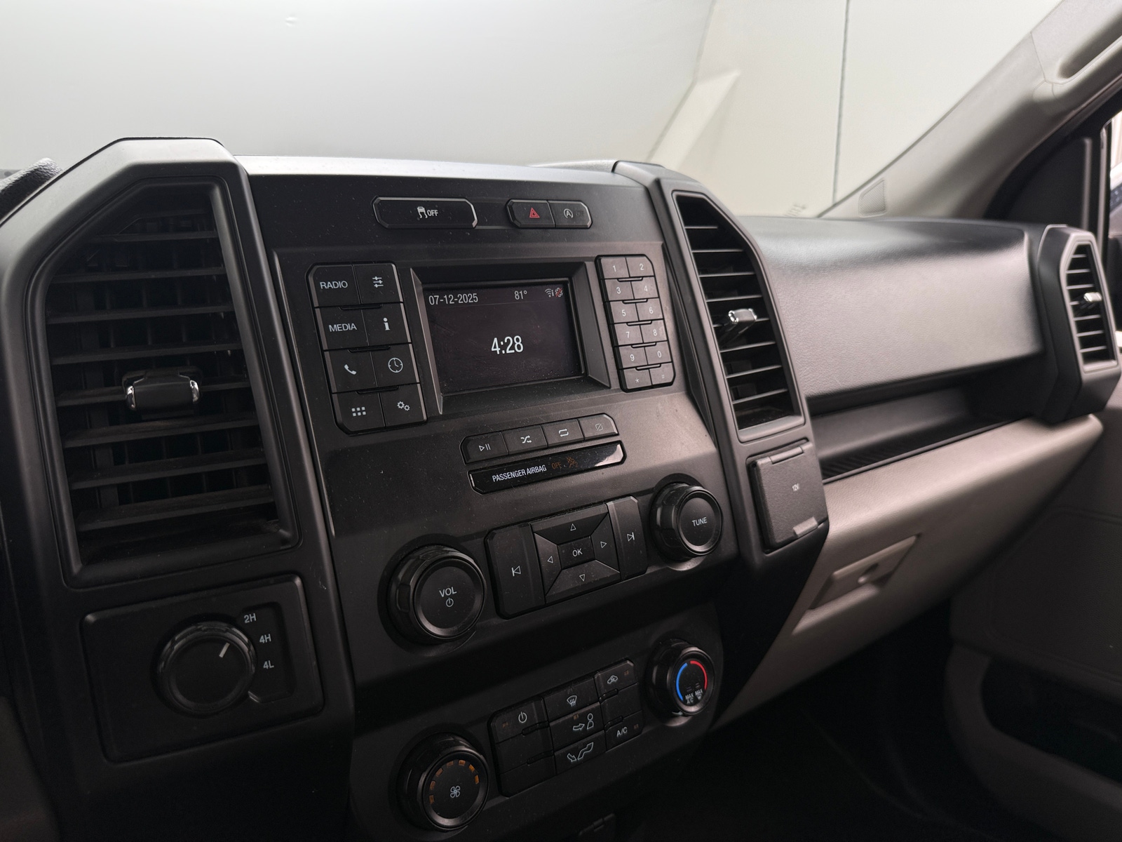 Thumbnail: 2020 Ford Econoline - 4