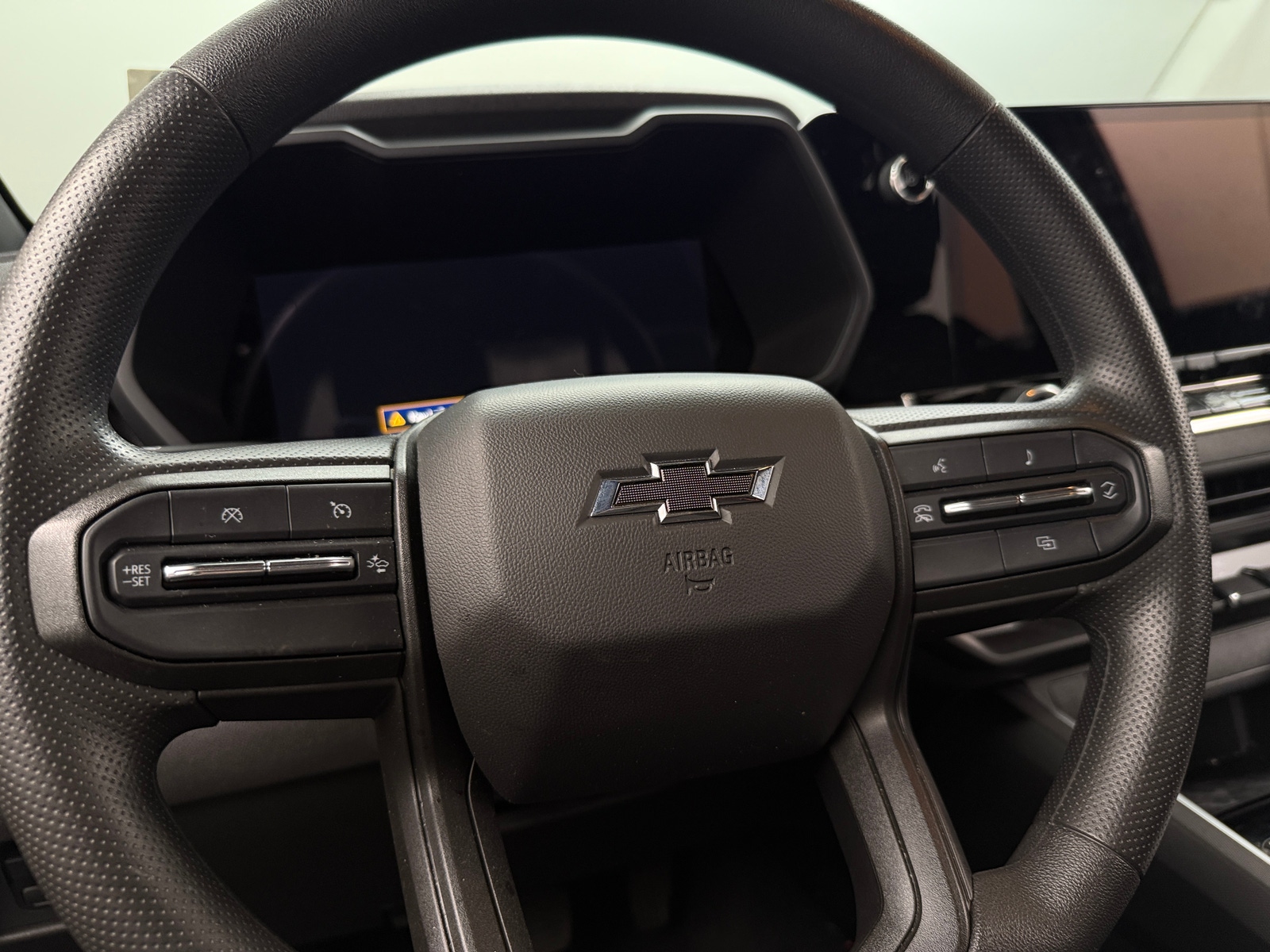 Thumbnail: 2024 Chevrolet Colorado - 5