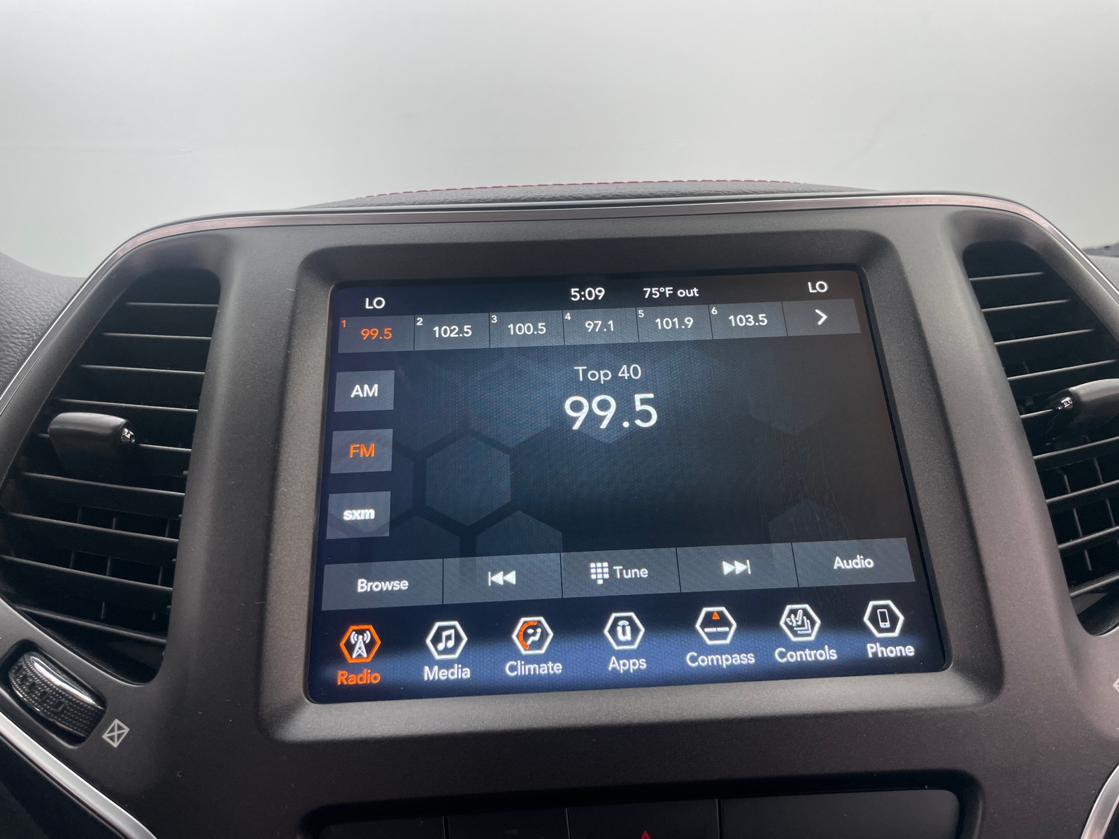 Thumbnail: 2020 Jeep Cherokee - 4