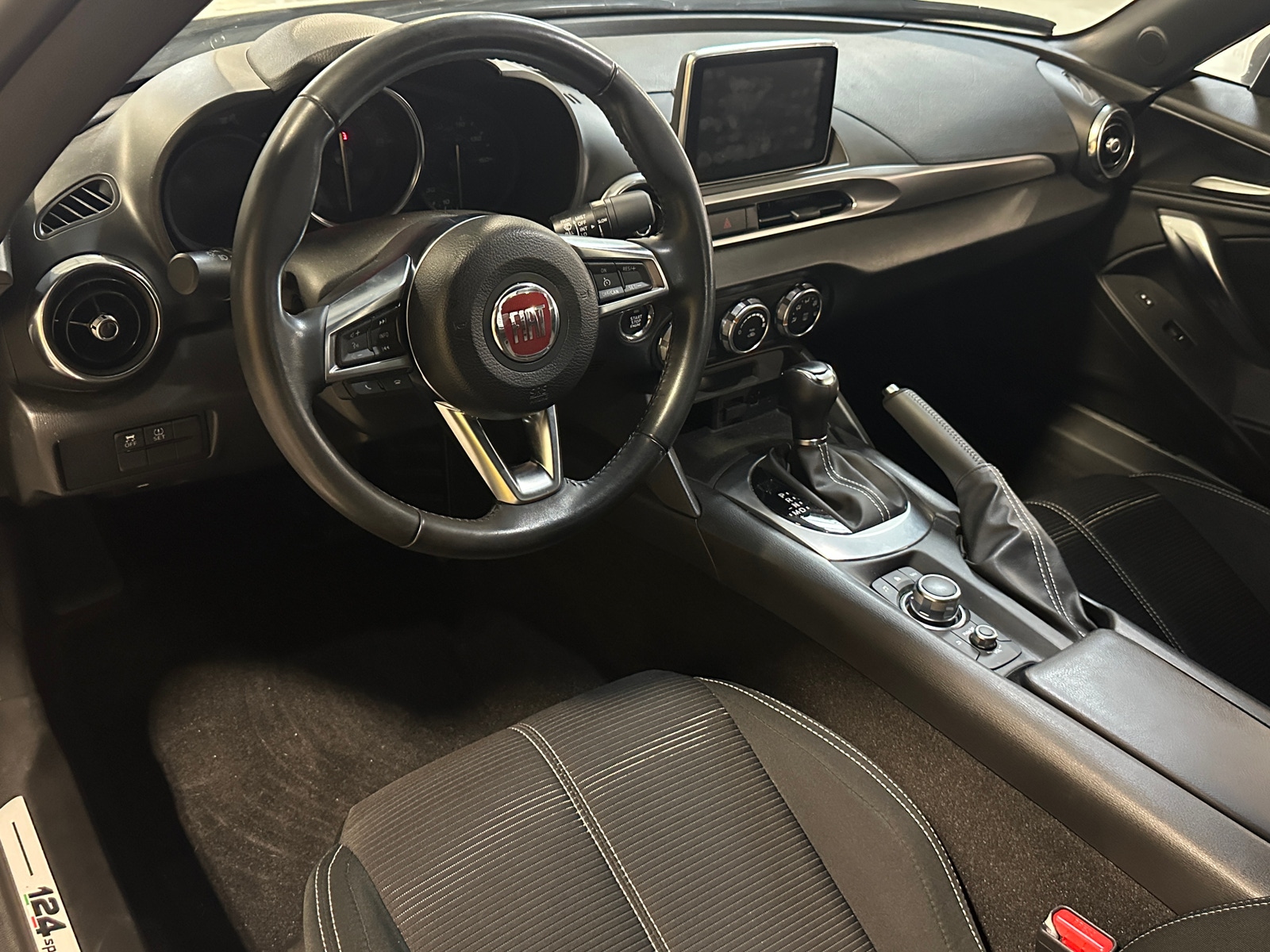 Thumbnail: 2017 Fiat 124 Spider - 3