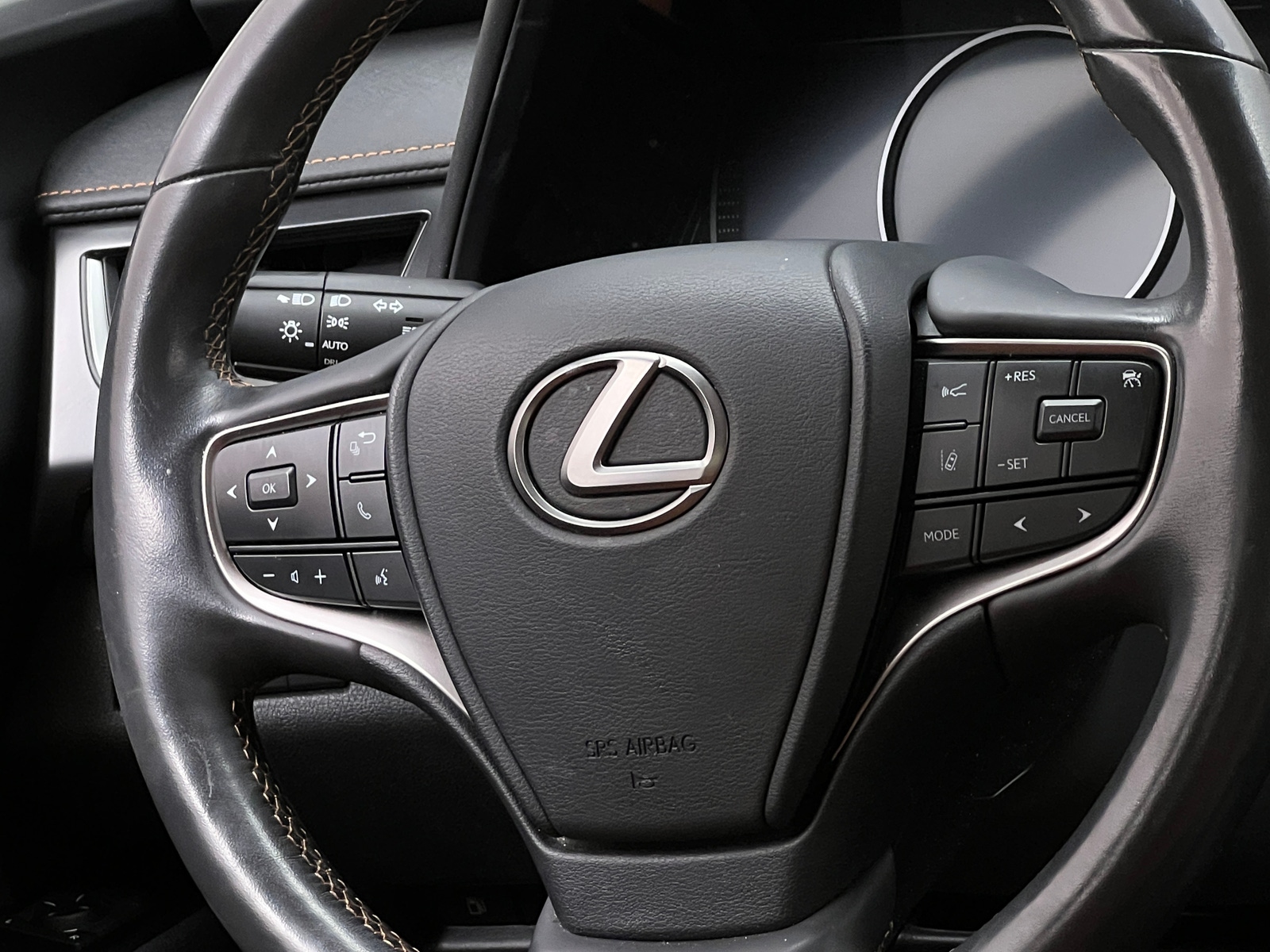 Thumbnail: 2022 Lexus UX - 4