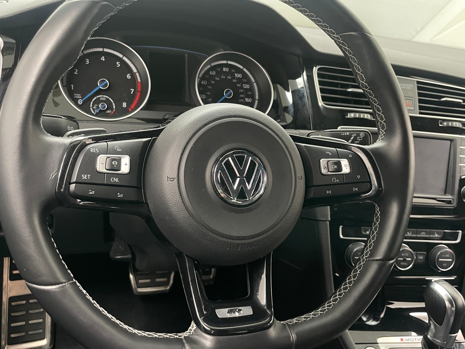 Thumbnail: 2017 Volkswagen Golf - 4