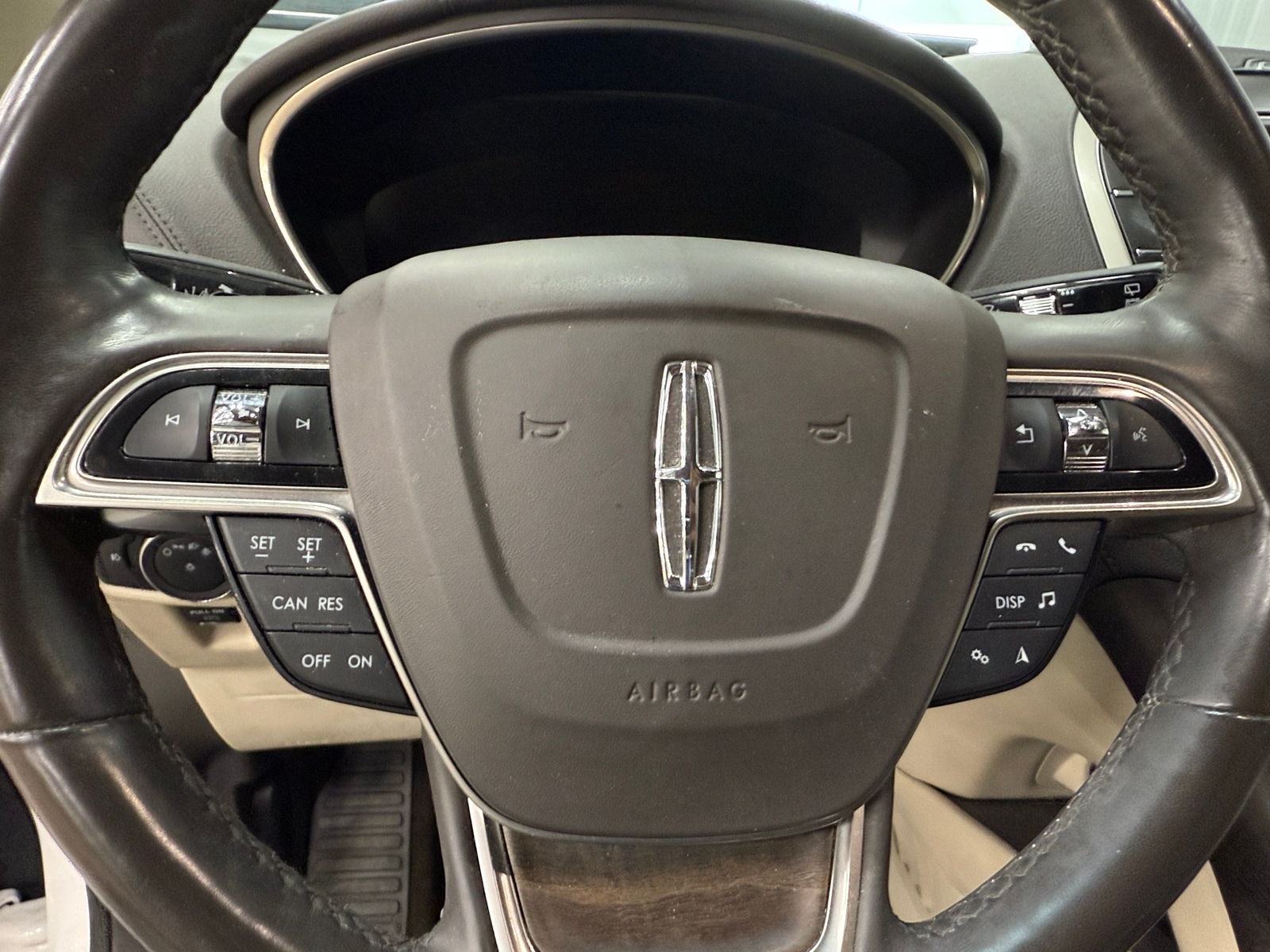 Thumbnail: 2019 Lincoln Nautilus - 4