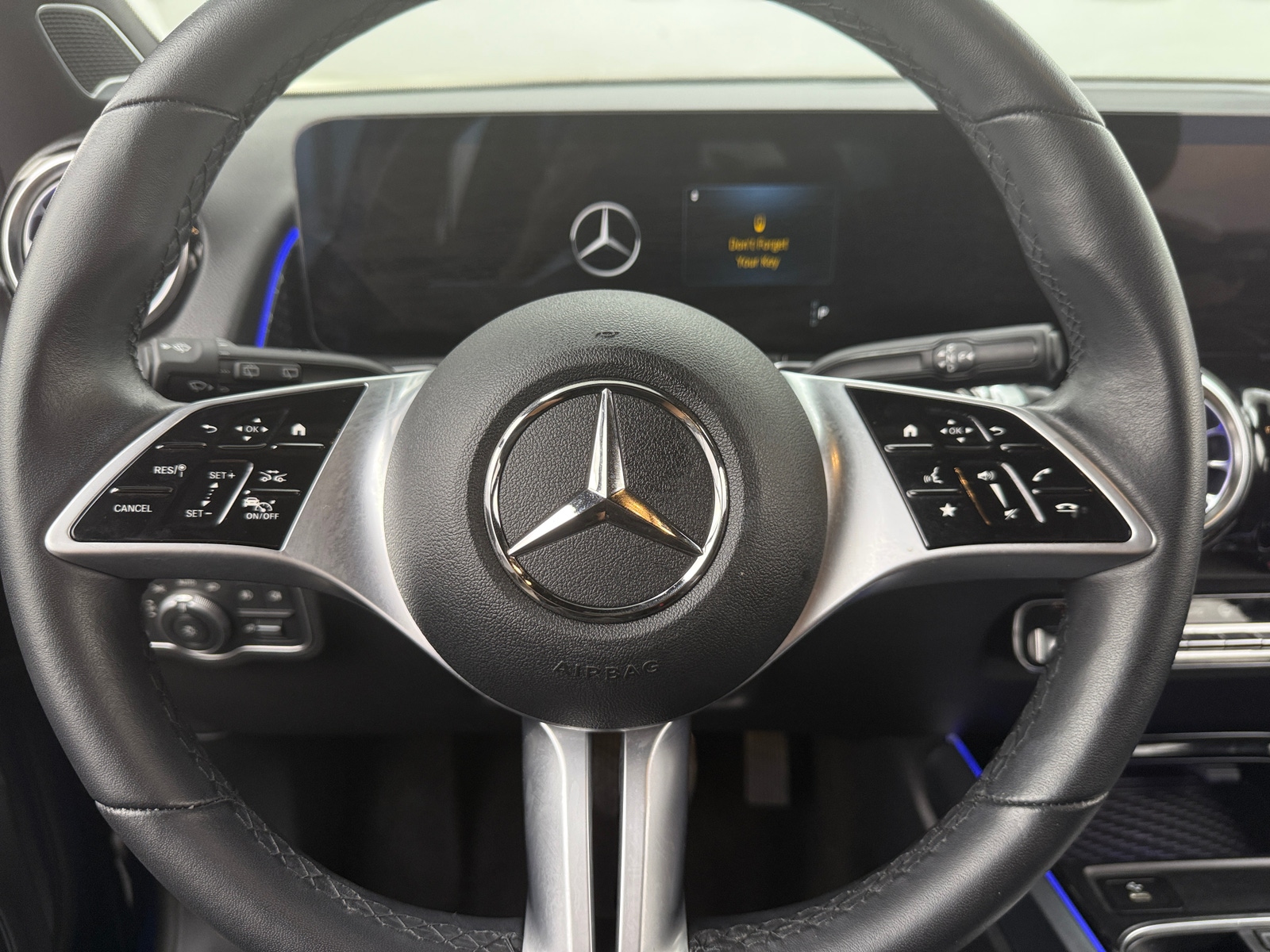Thumbnail: 2024 Mercedes-Benz GLB - 4