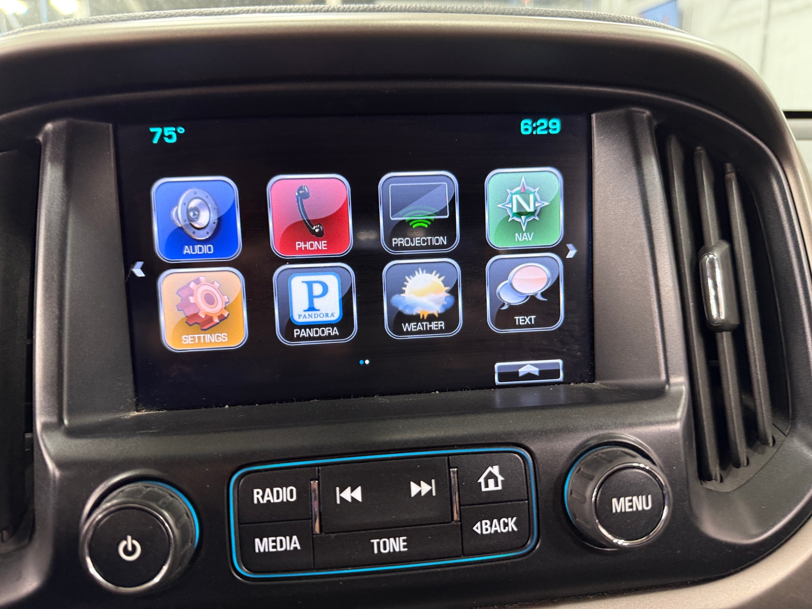Thumbnail: 2016 Chevrolet Colorado - 3