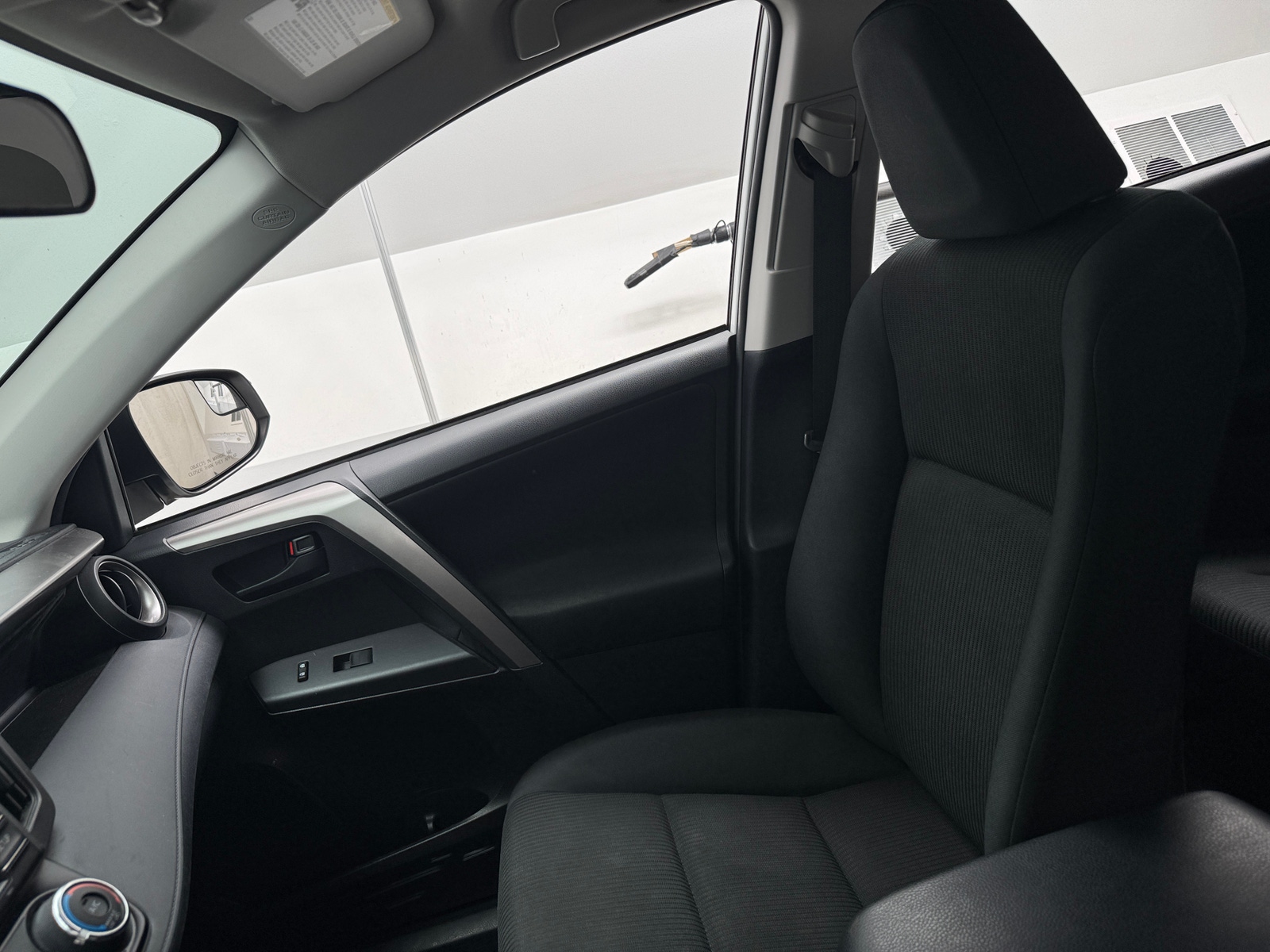 Thumbnail: 2018 Toyota RAV4 - 2
