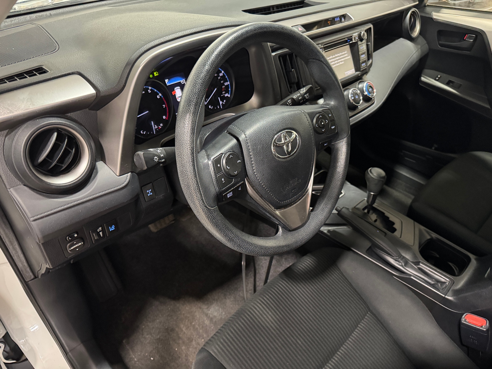 Thumbnail: 2018 Toyota RAV4 - 3