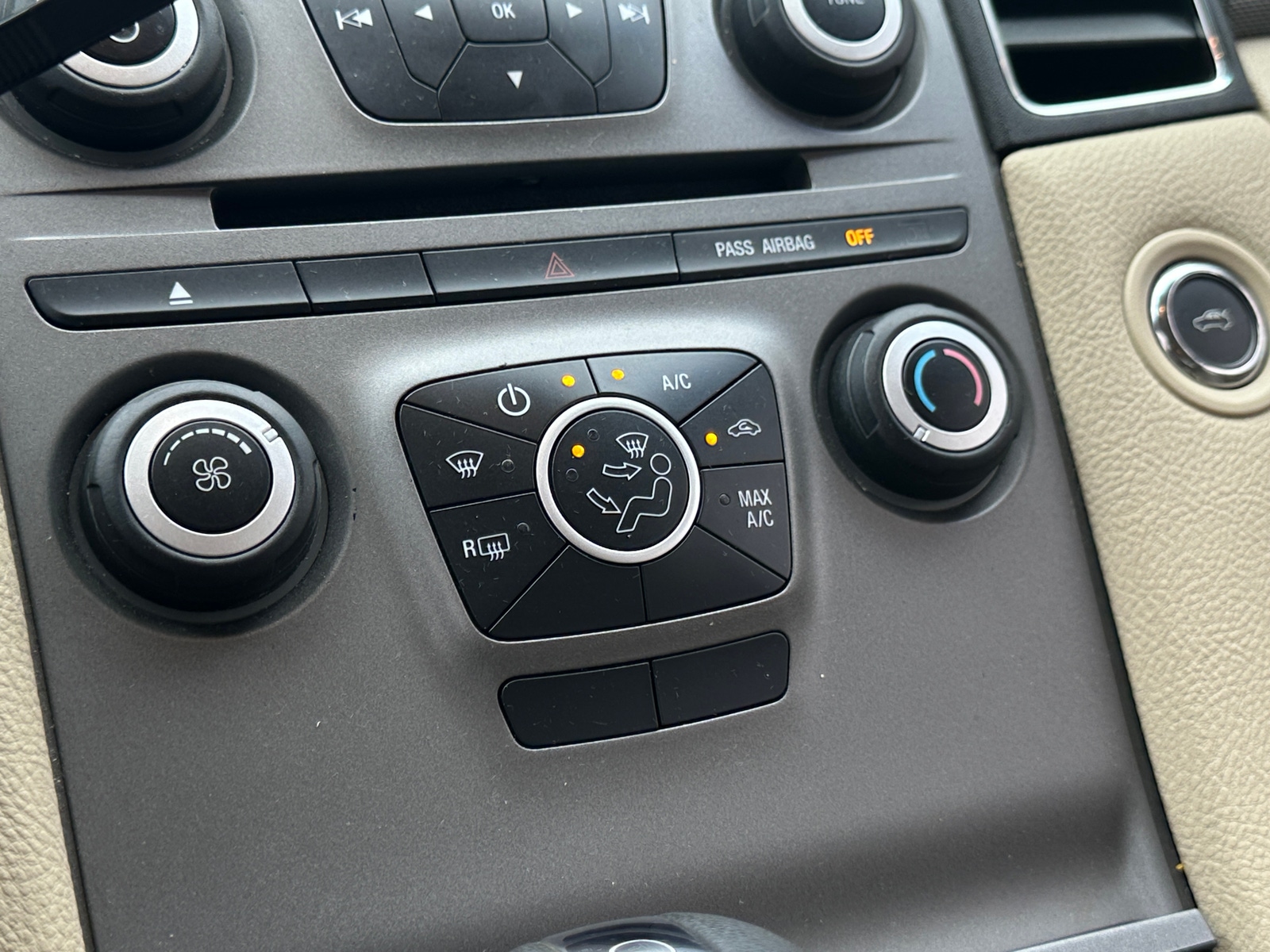 Thumbnail: 2016 Ford Taurus - 4