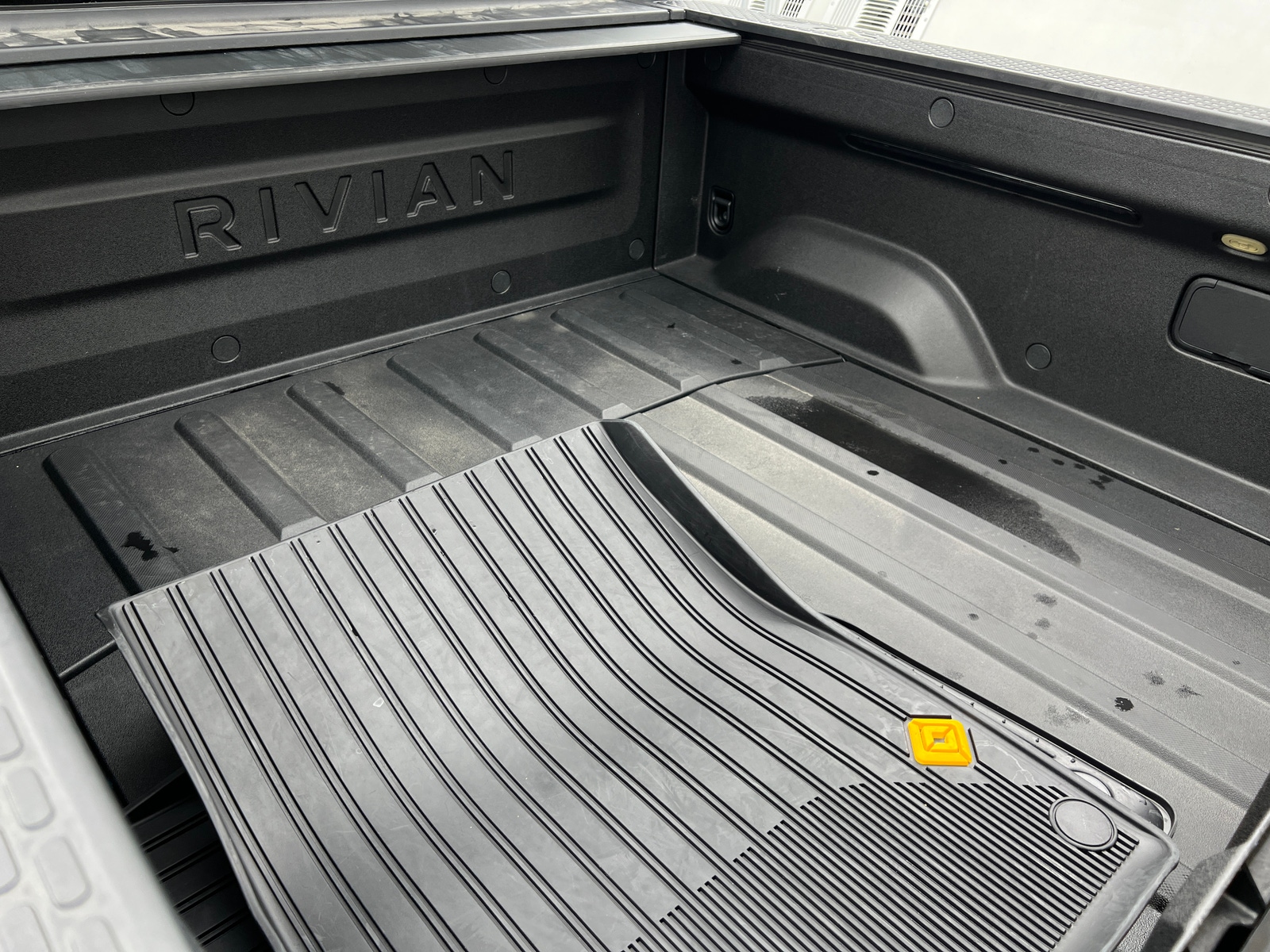 Thumbnail: 2023 Rivian R1T - 6