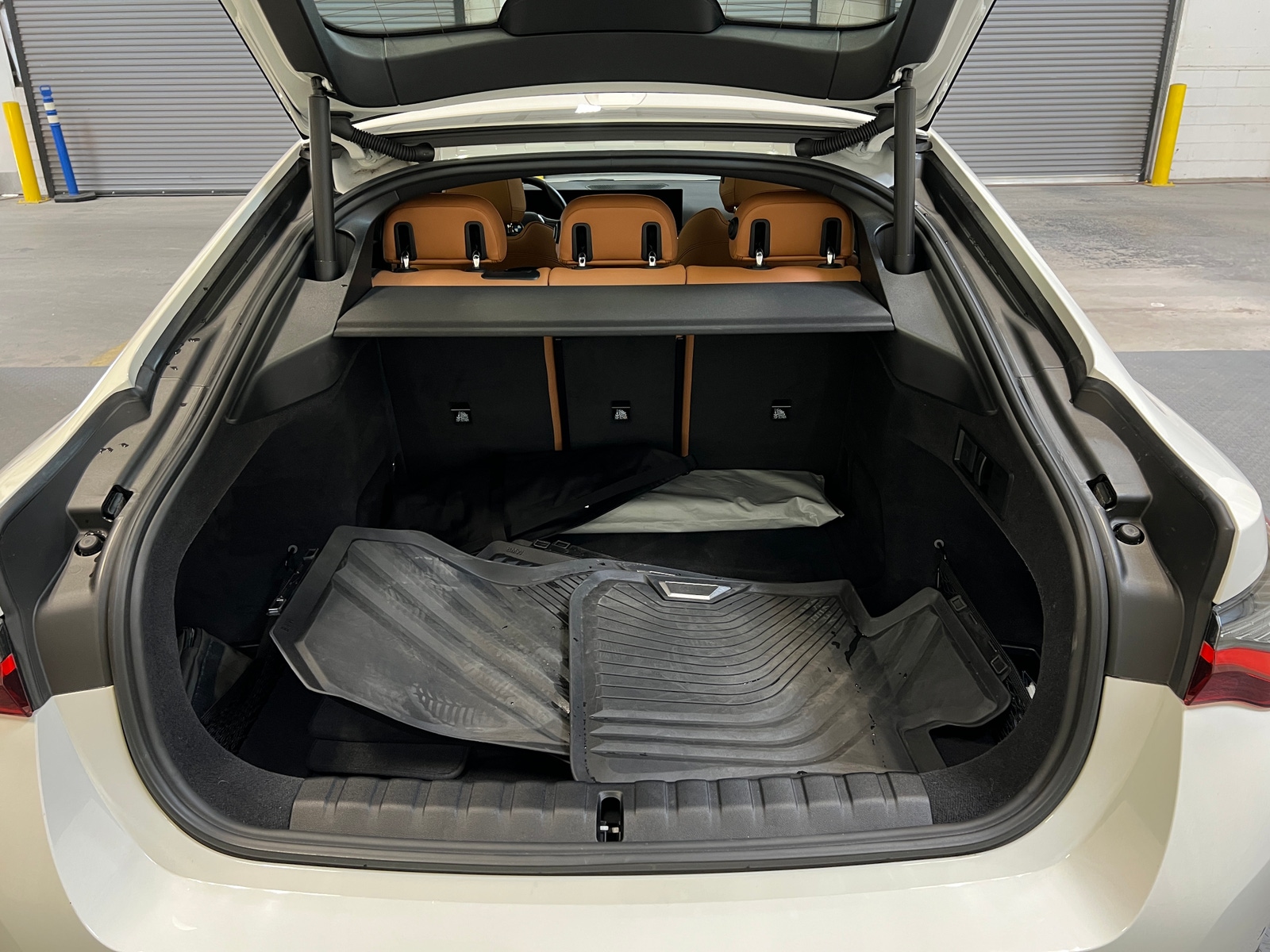 Thumbnail: 2023 BMW i4 - 6